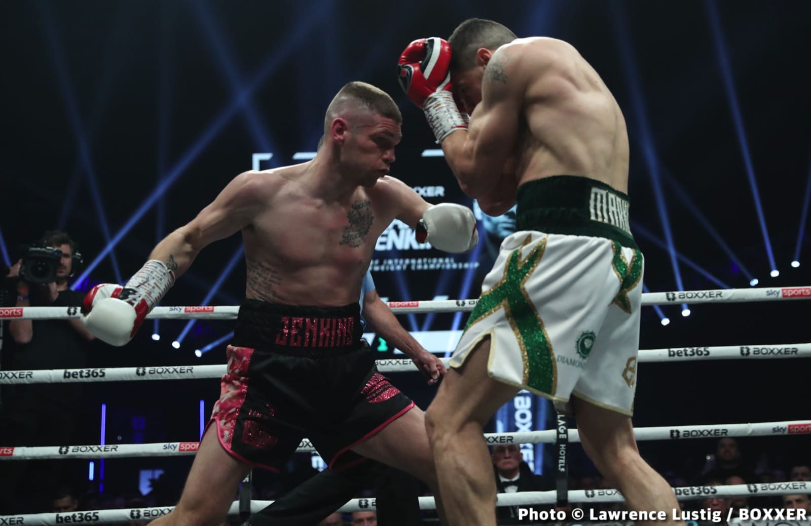 Photos: Savannah Marshall Knocks Out Hermans In Newcastle