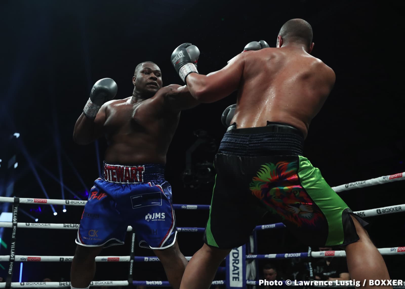 Photos: Savannah Marshall Knocks Out Hermans In Newcastle