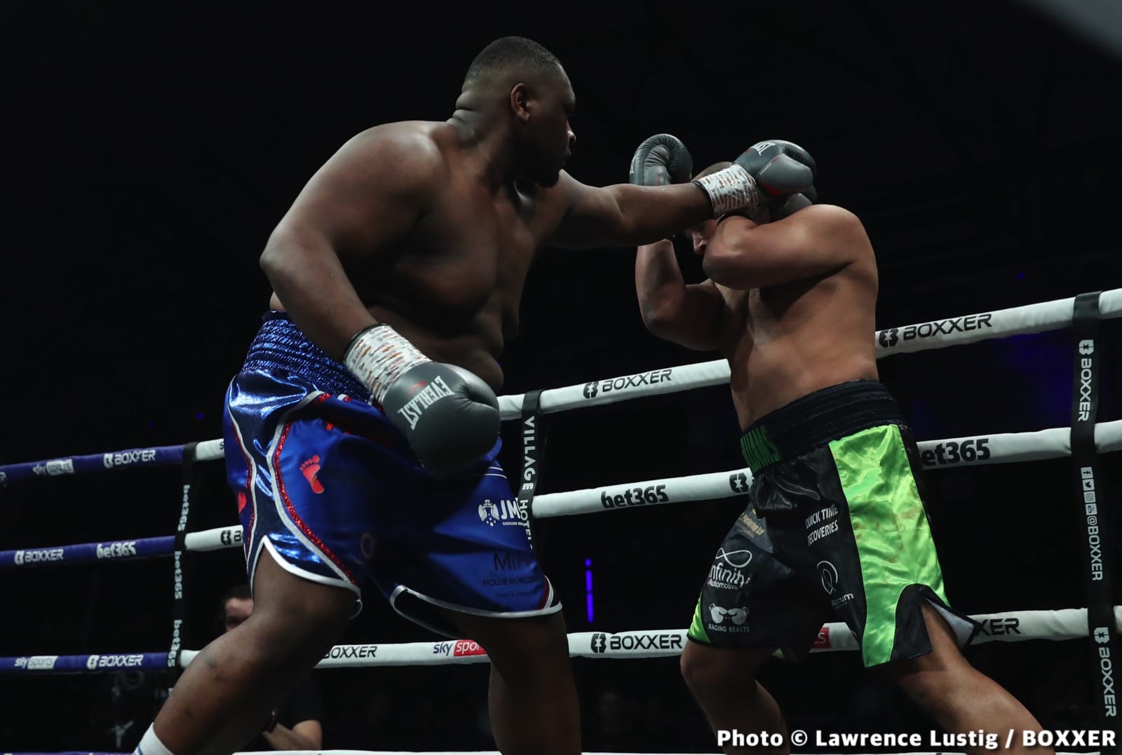 Photos: Savannah Marshall Knocks Out Hermans In Newcastle