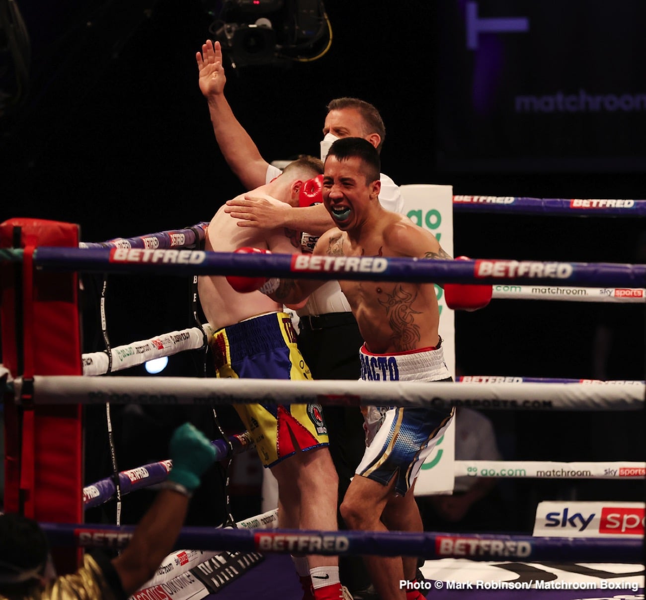 Jovanni Straffon Blasts Out James Tennyson In One Explosive Round
