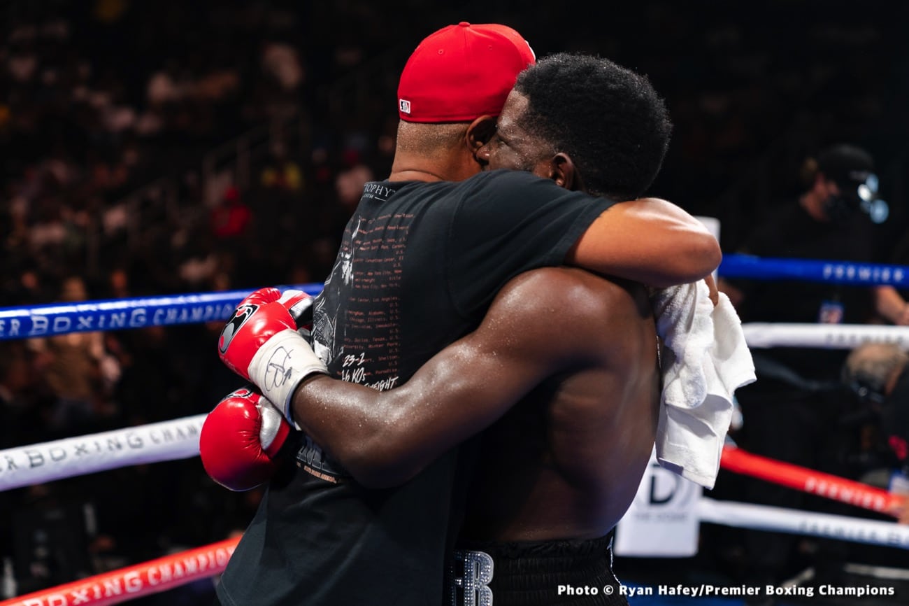 Photos: Gervonta Davis dethrones Mario Barrios in eleven