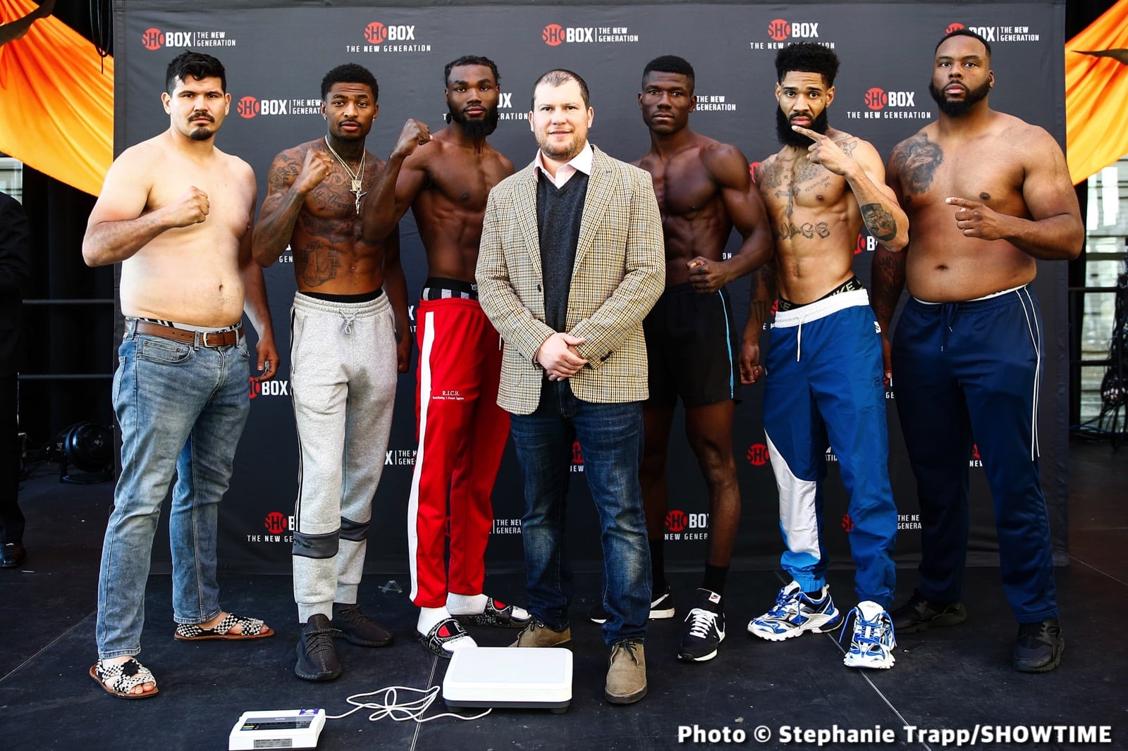 Sena Agbeko Upsets Top Prospect Isaiah Steen - Boxing Results