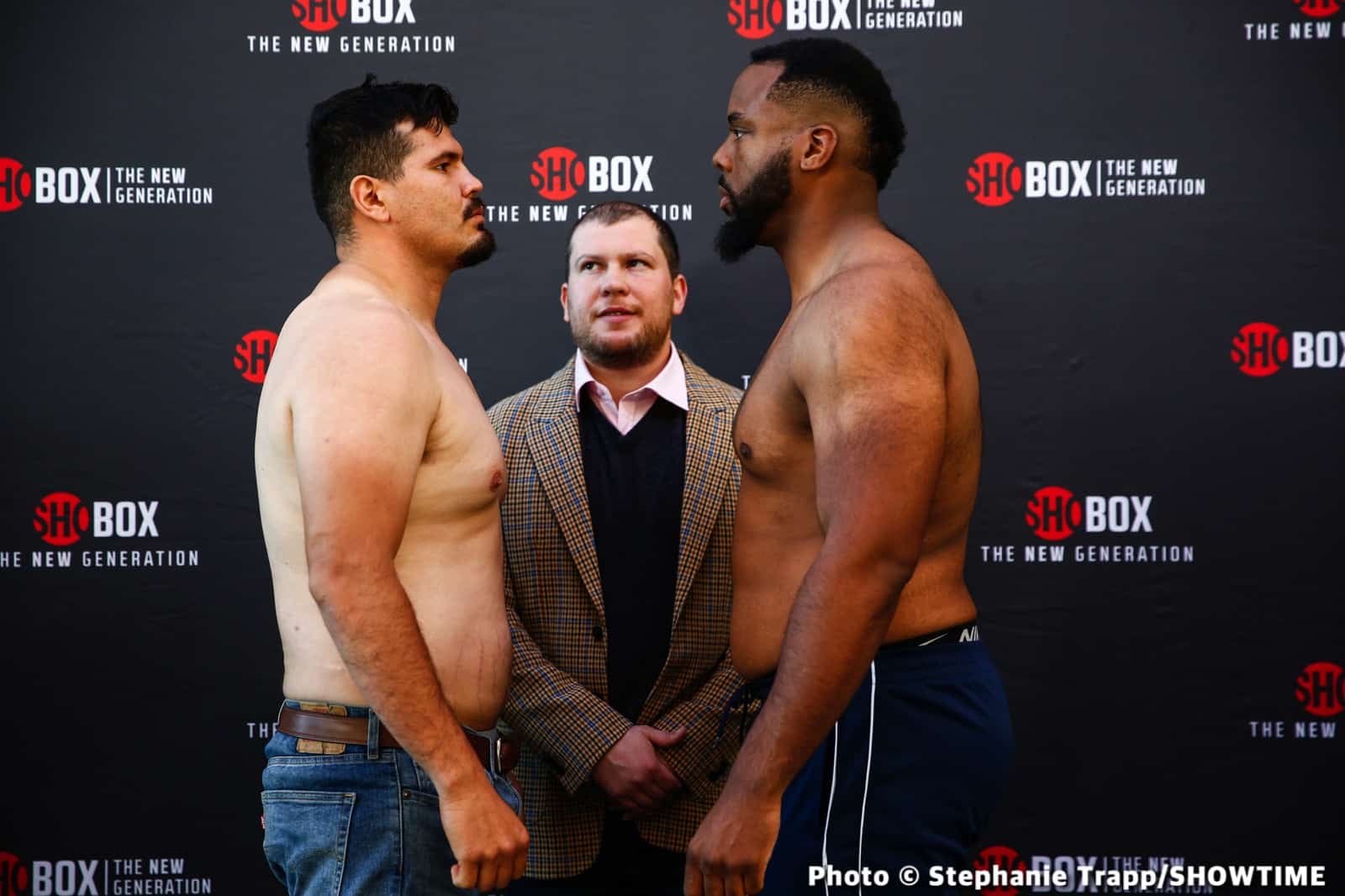Sena Agbeko Upsets Top Prospect Isaiah Steen - Boxing Results