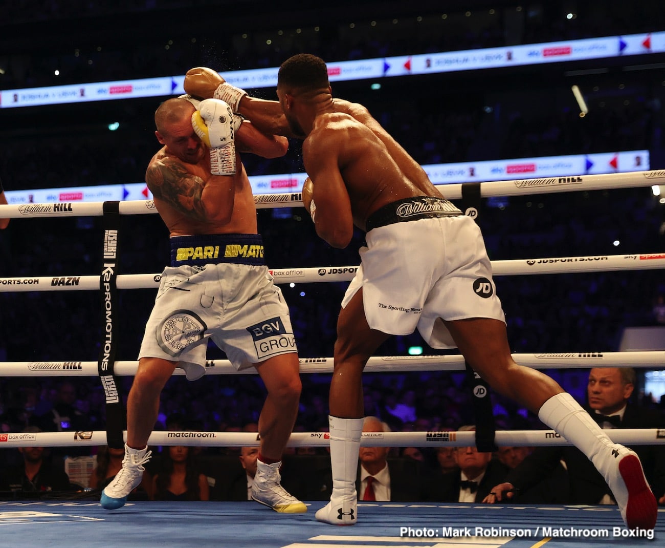 Anthony Joshua working out with 'Chill' Wilson in Dubai
