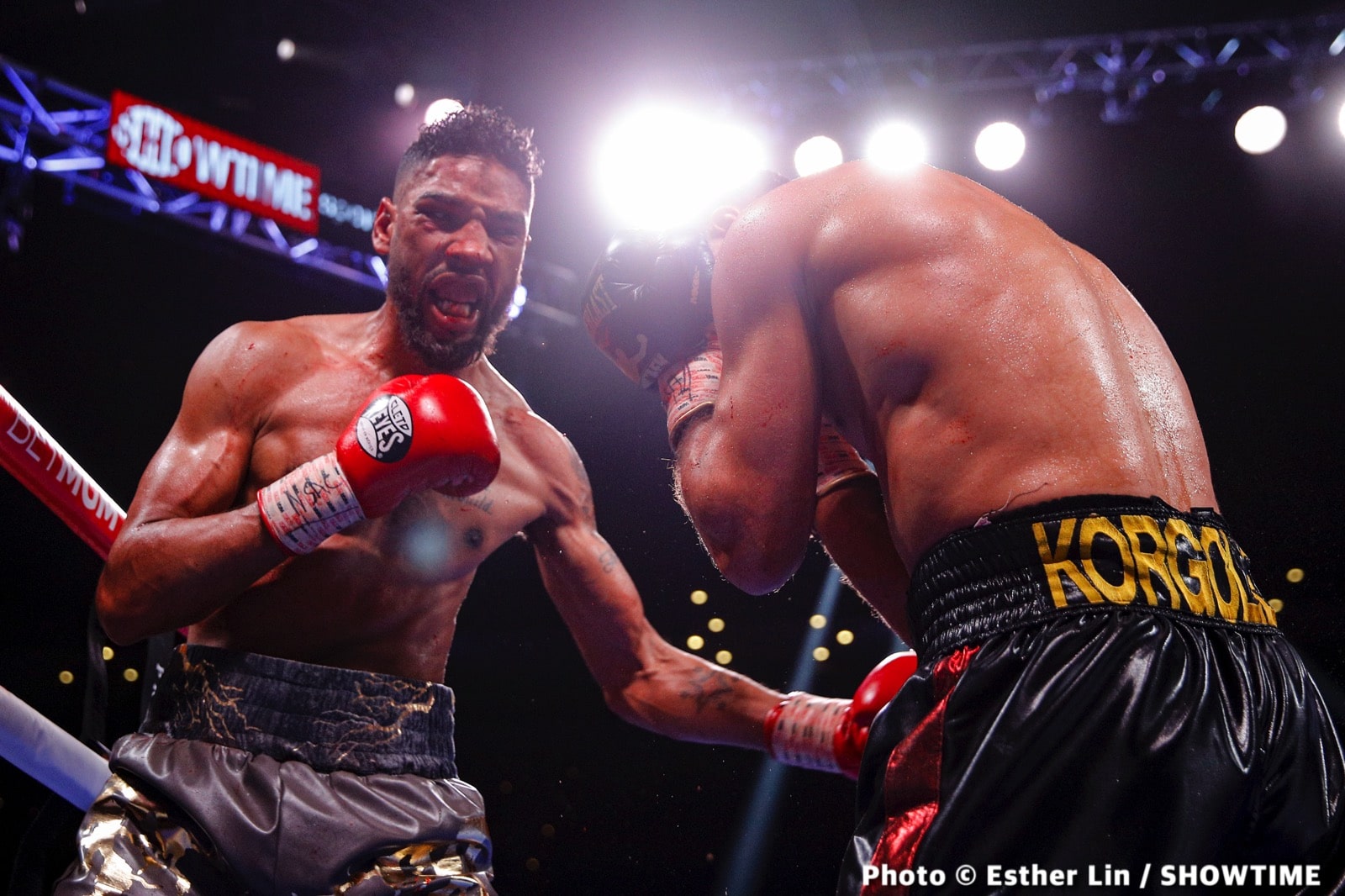 Boxing photo: Jamal James image Radzhab Butaev Stops Jamal James In Round Nine - Boxing Results