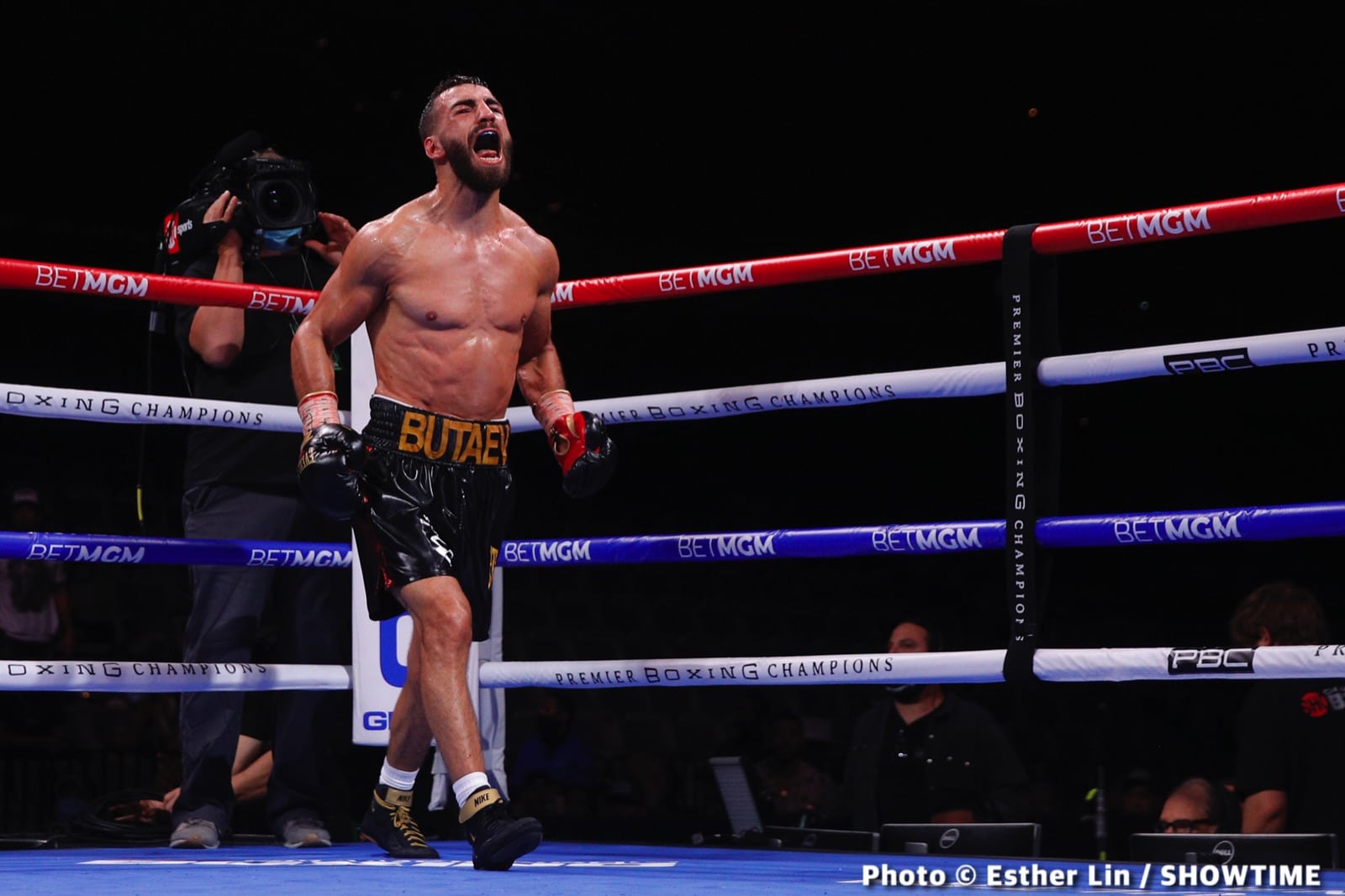 Boxing photo: Jamal James image Radzhab Butaev Stops Jamal James In Round Nine - Boxing Results