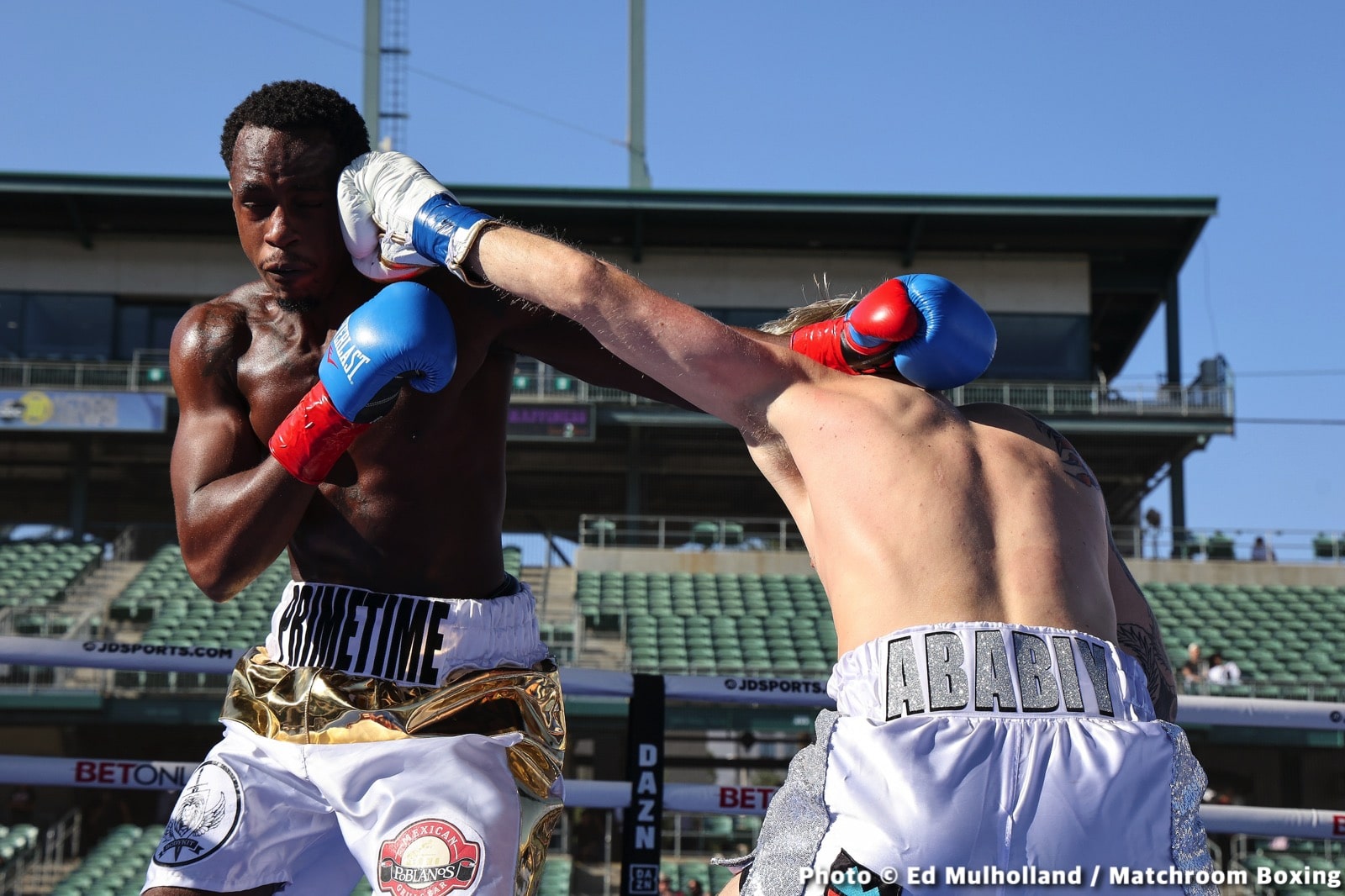Boxing photo: Mikey Garcia, Sandor Martin image Sandor Martin defeats Mikey Garcia - Boxing Results