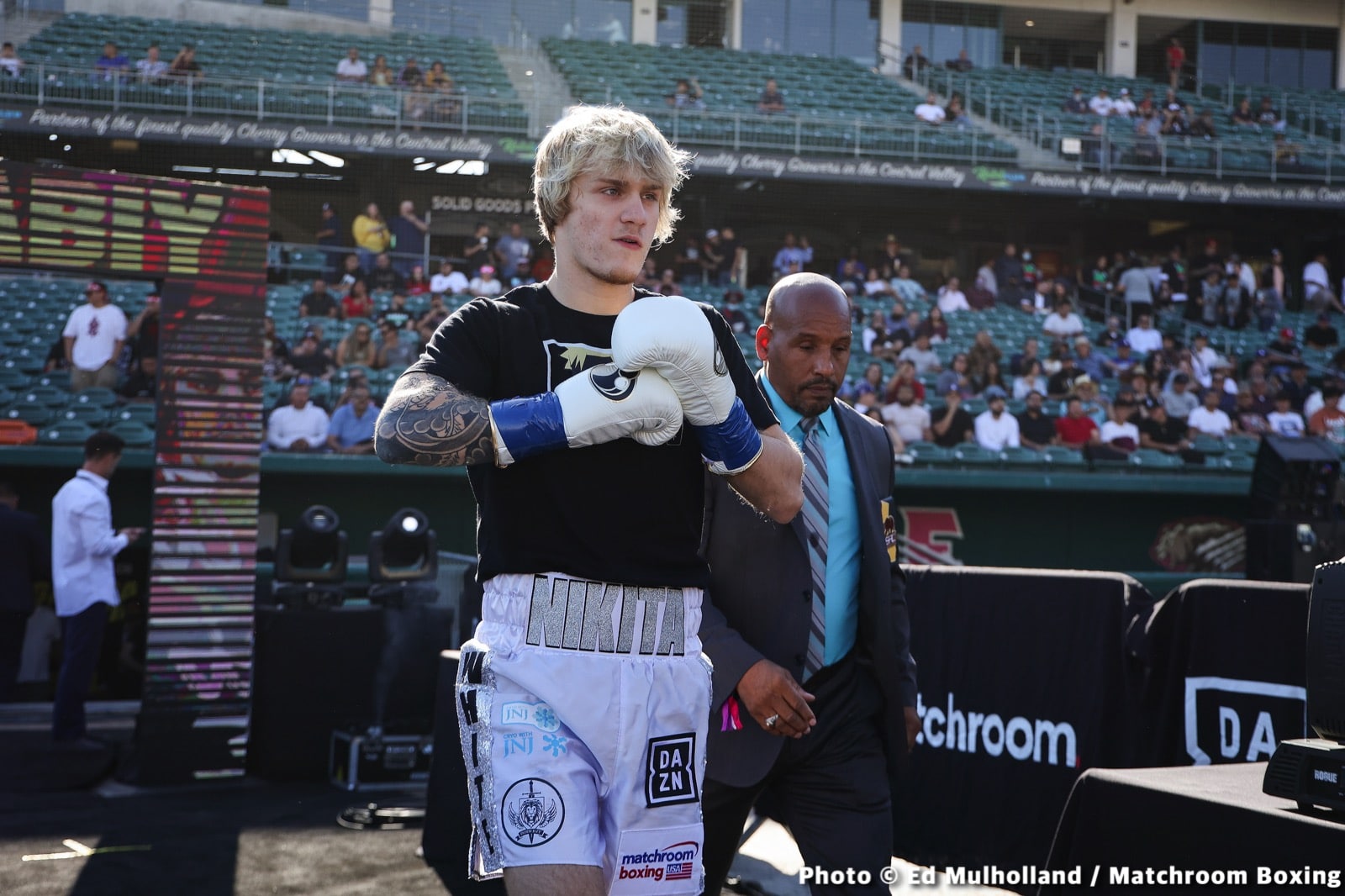 Boxing photo: Mikey Garcia, Sandor Martin image Sandor Martin defeats Mikey Garcia - Boxing Results
