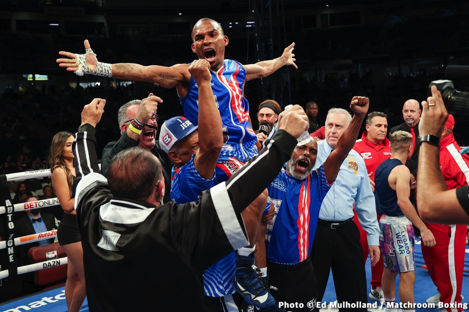 Boxing photo: Mikey Garcia, Sandor Martin image Sandor Martin defeats Mikey Garcia - Boxing Results