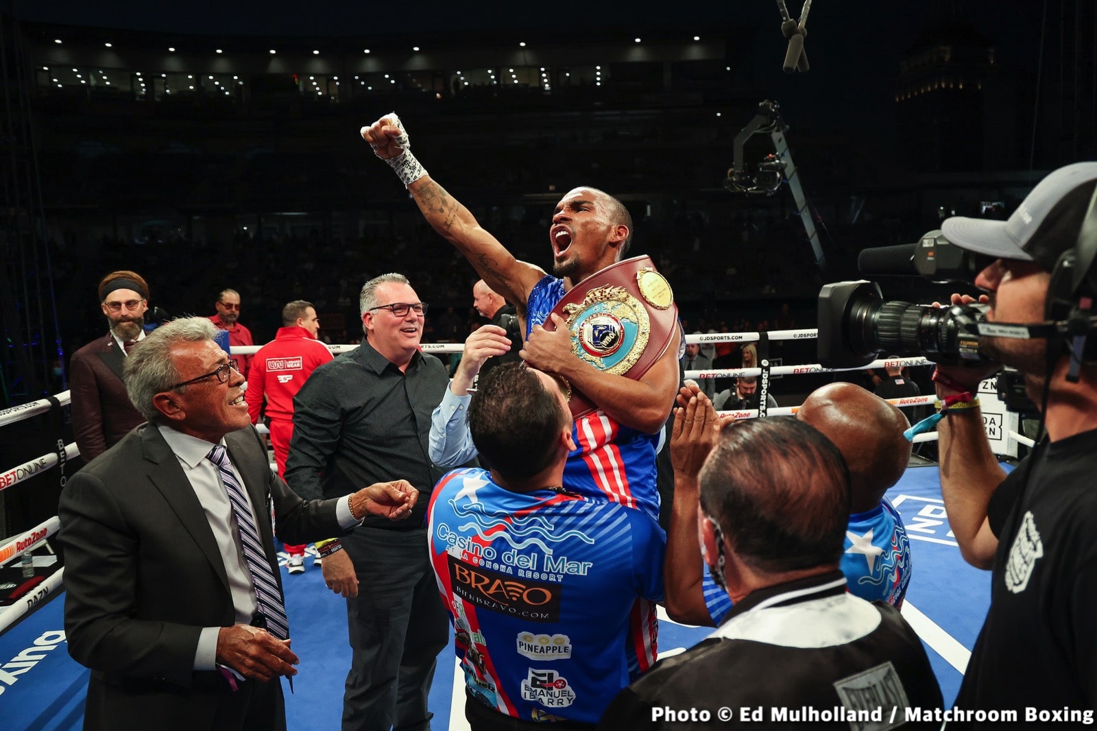 Boxing photo: Mikey Garcia, Sandor Martin image Sandor Martin defeats Mikey Garcia - Boxing Results
