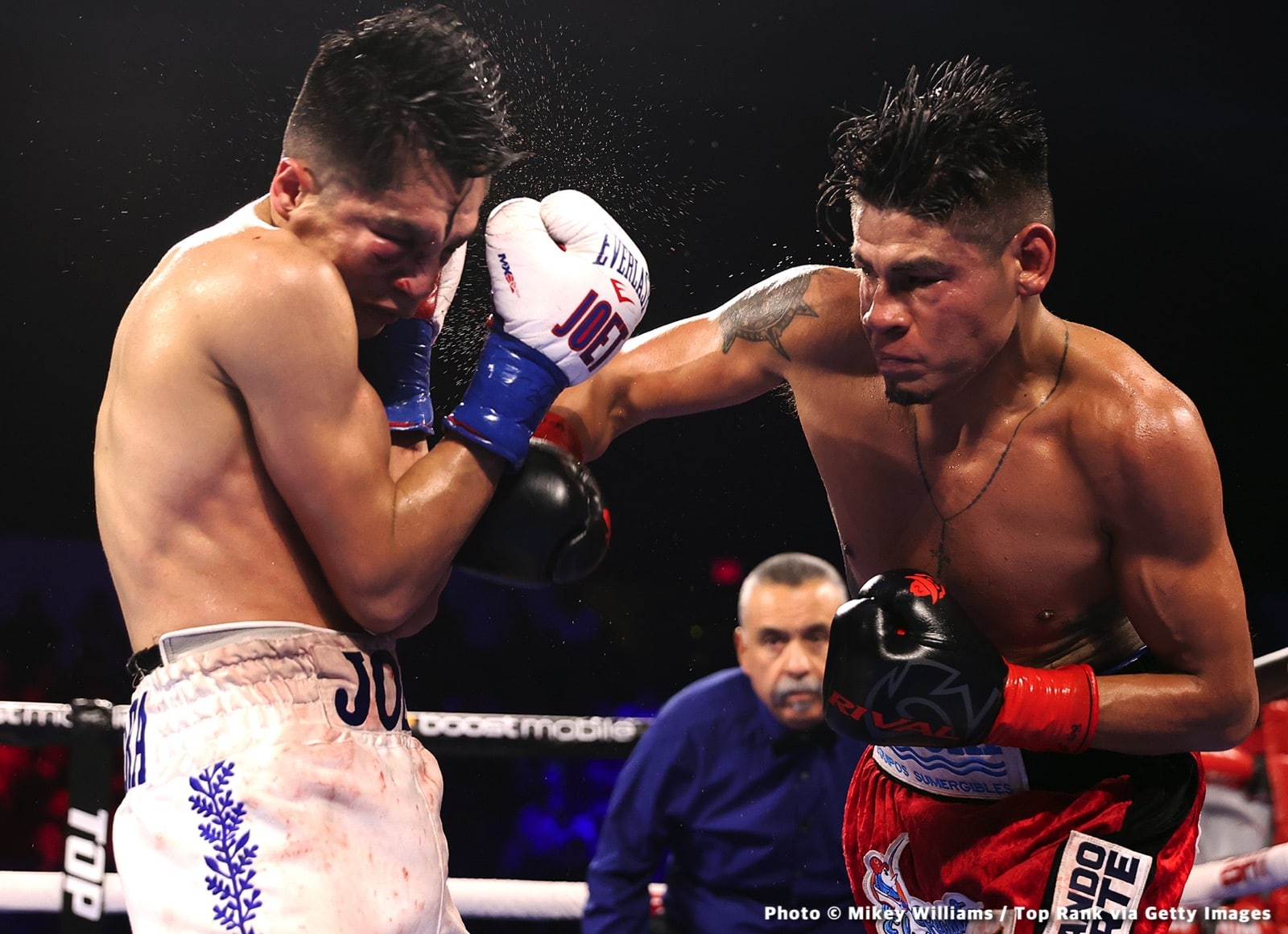 Emanuel Navarrete, Joet Gonzalez boxing image / photo
