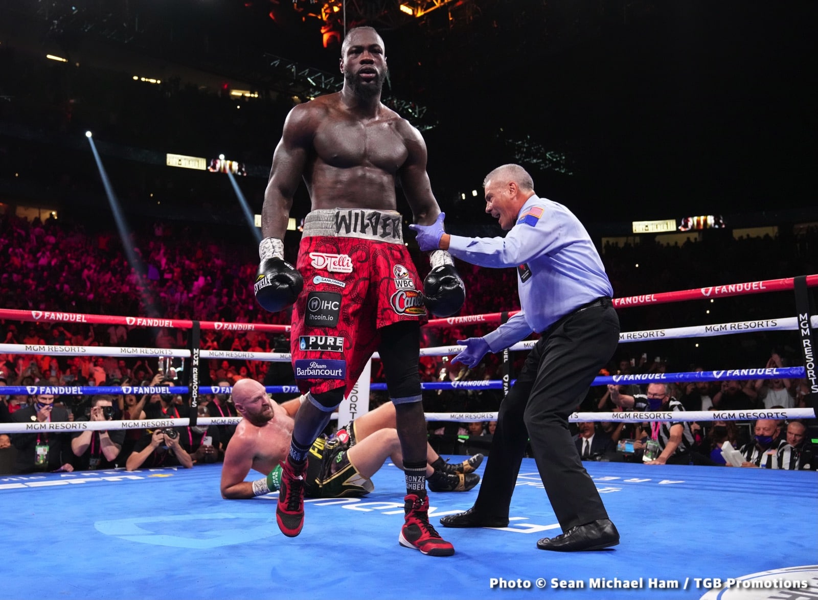 Tyson Fury sent into retirement by Deontay Wilder: "I've had enough, I don't want to fight no more"