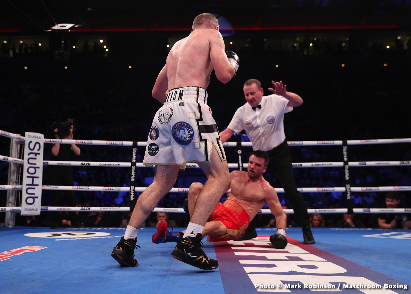 Liam Smith boxing image / photo