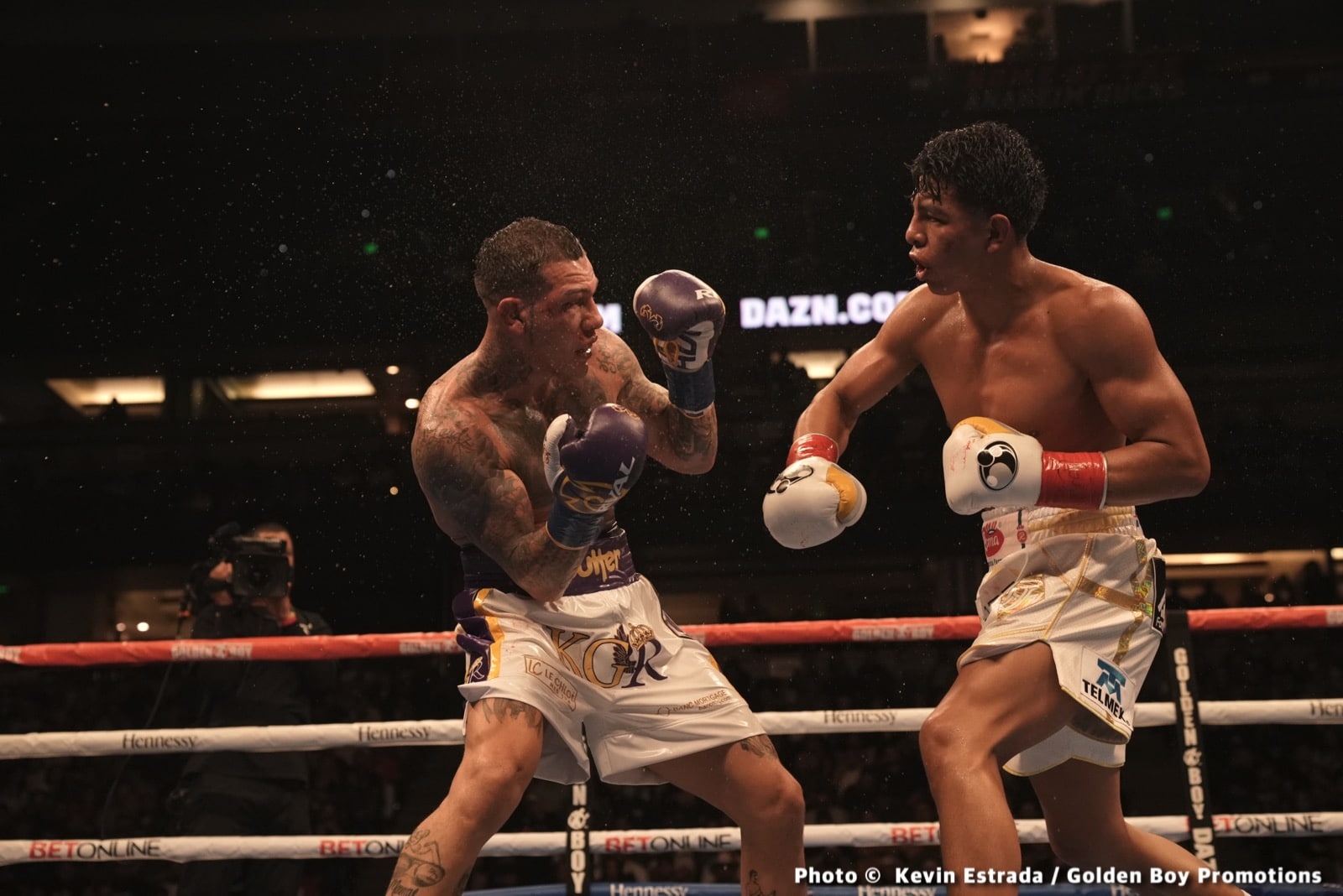 Photos: Munguia outpoints Rosado in war, calls out Golovkin!