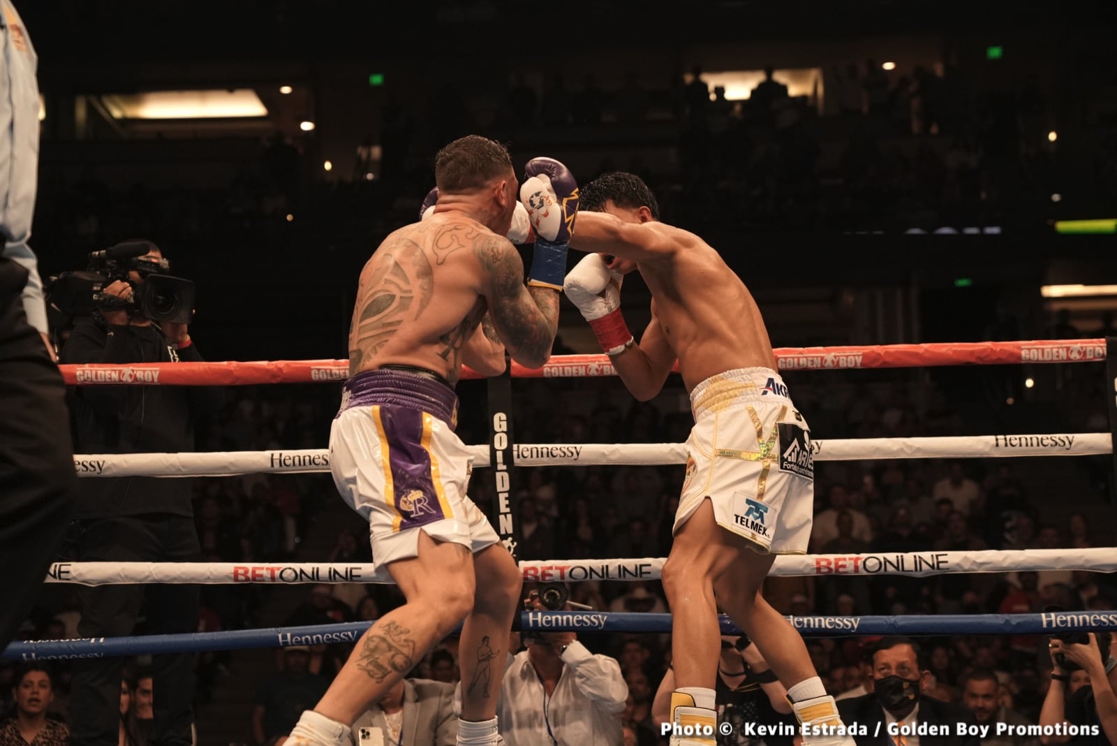 Photos: Munguia outpoints Rosado in war, calls out Golovkin!