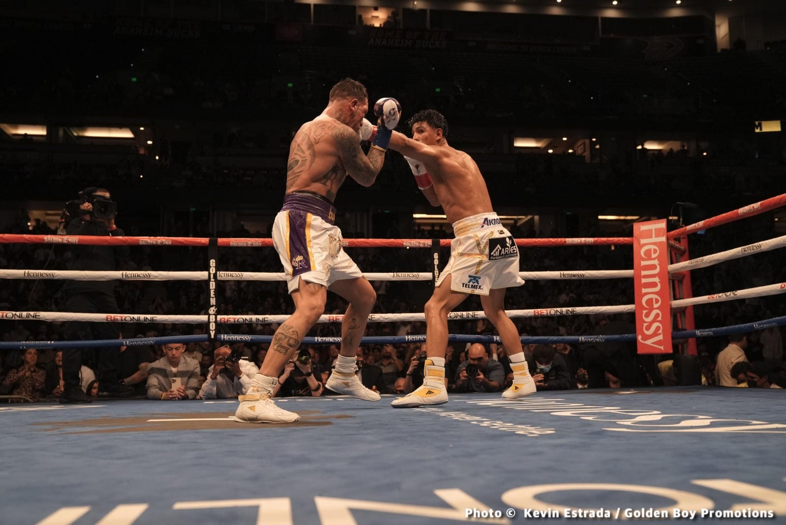 Photos: Munguia outpoints Rosado in war, calls out Golovkin!