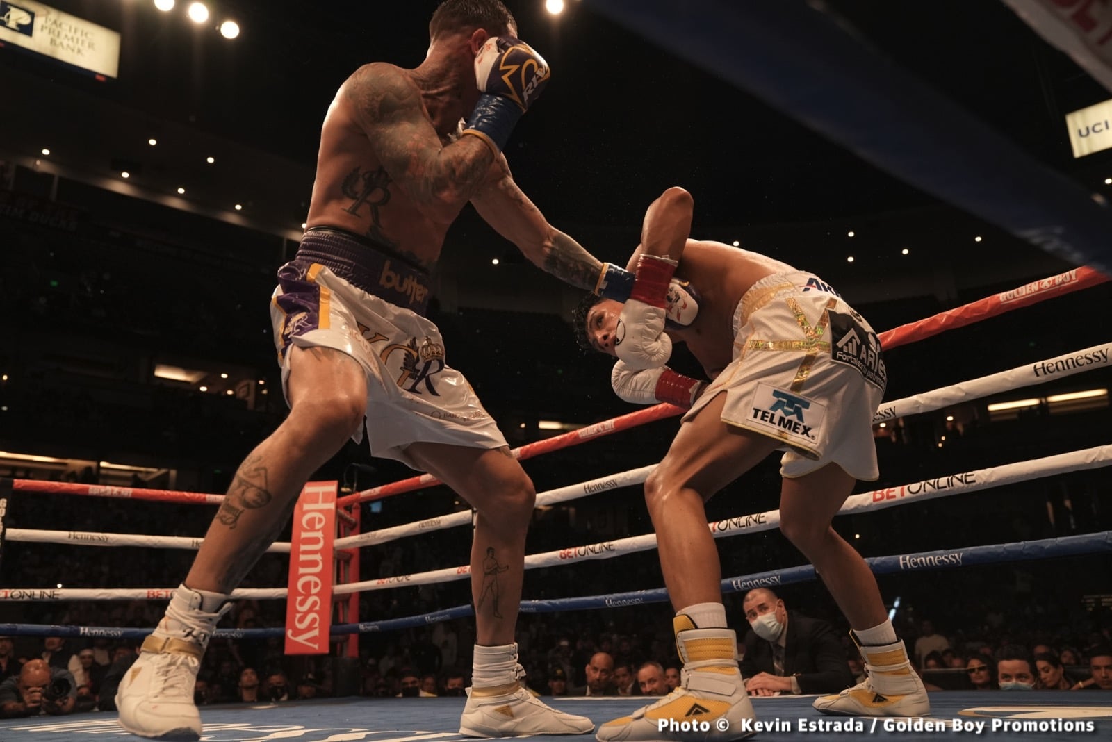 Photos: Munguia outpoints Rosado in war, calls out Golovkin!