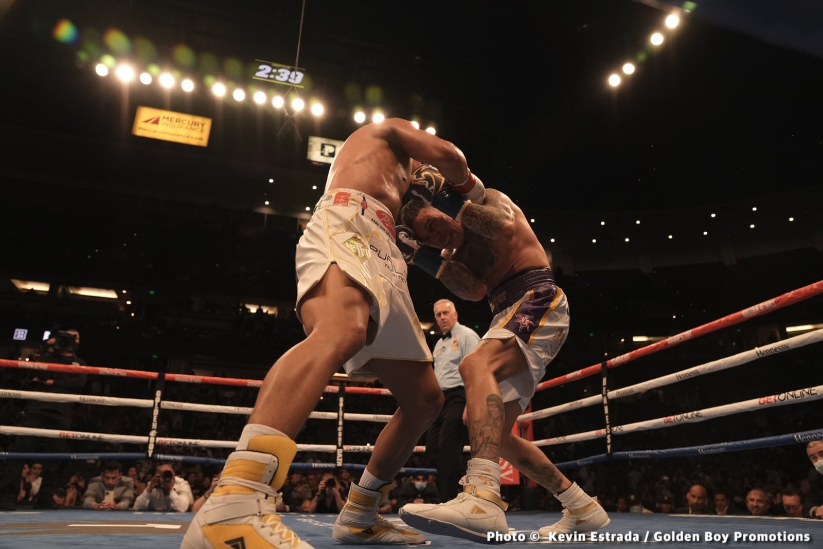 Photos: Munguia outpoints Rosado in war, calls out Golovkin!