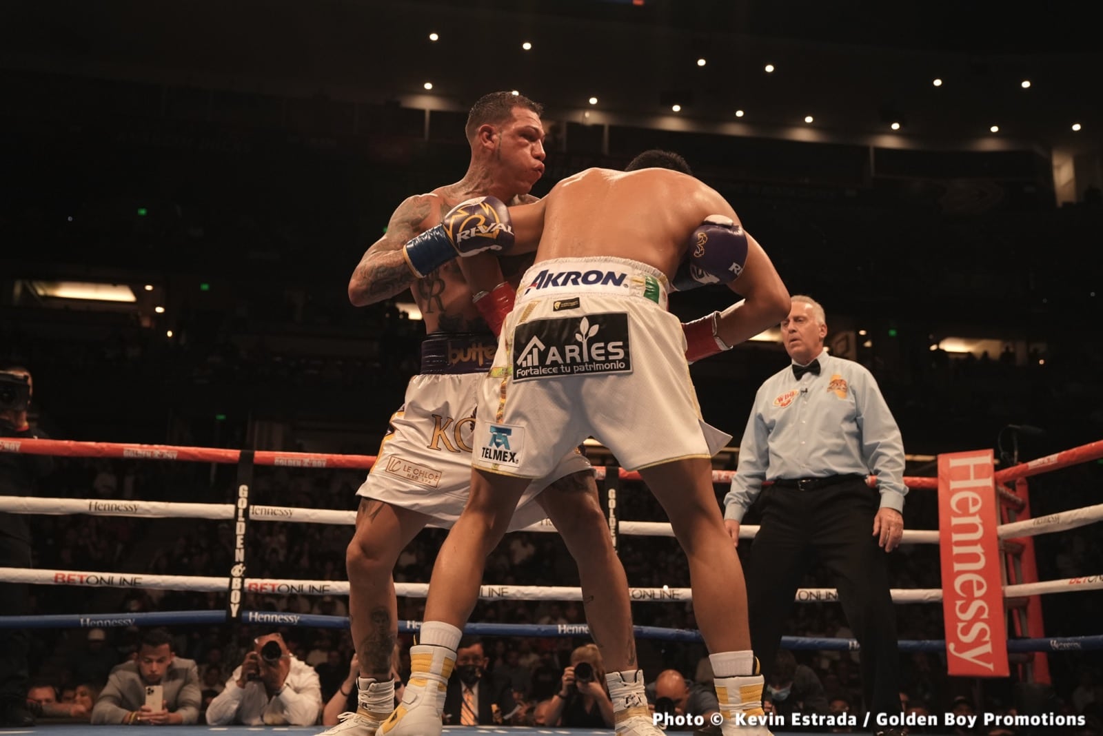 Photos: Munguia outpoints Rosado in war, calls out Golovkin!