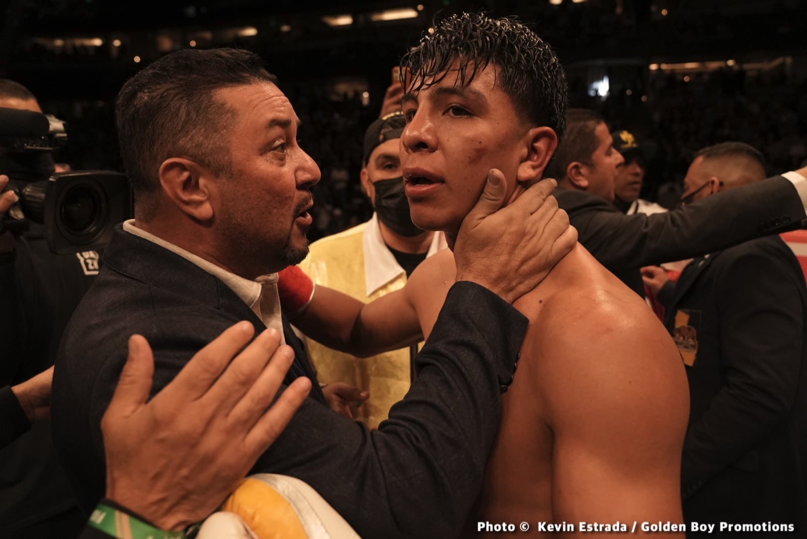 Photos: Munguia outpoints Rosado in war, calls out Golovkin!