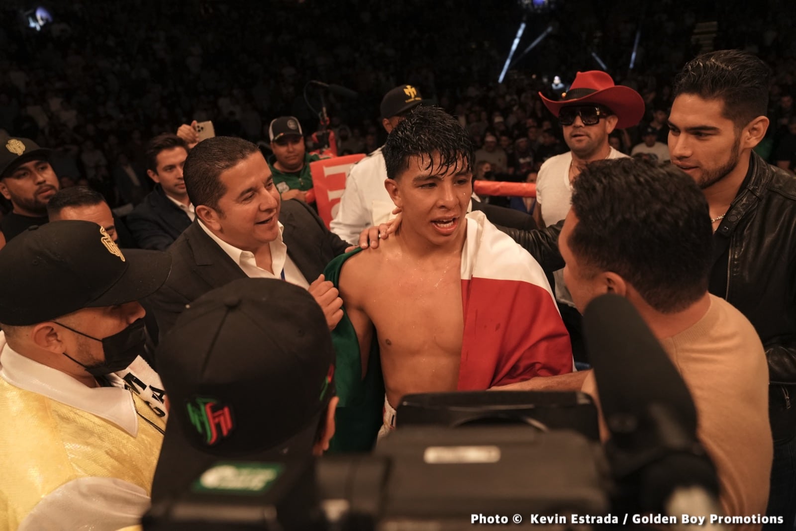 Photos: Munguia outpoints Rosado in war, calls out Golovkin!