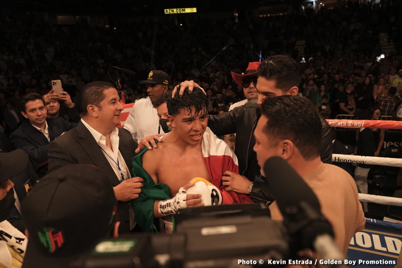 Photos: Munguia outpoints Rosado in war, calls out Golovkin!