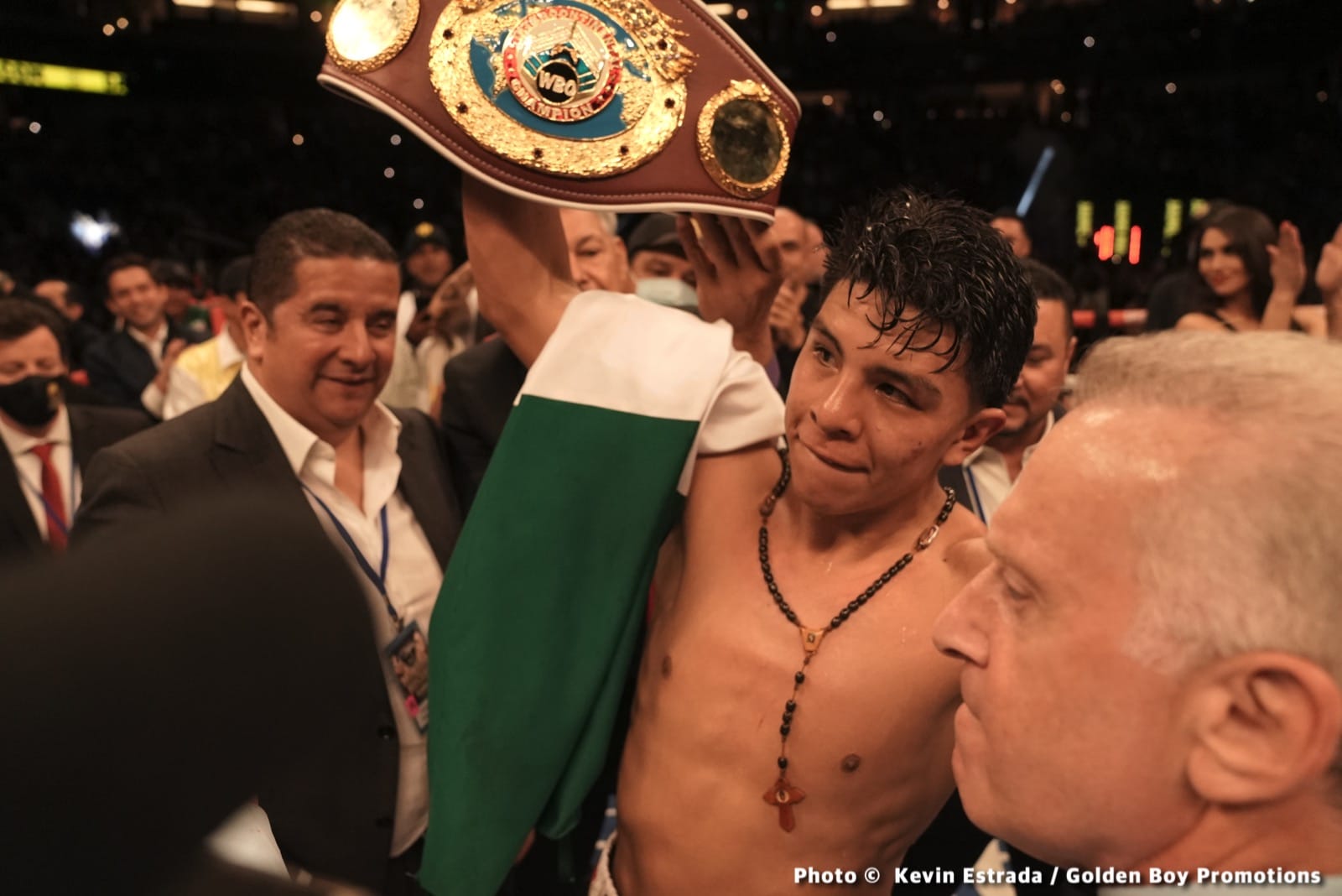 Photos: Munguia outpoints Rosado in war, calls out Golovkin!
