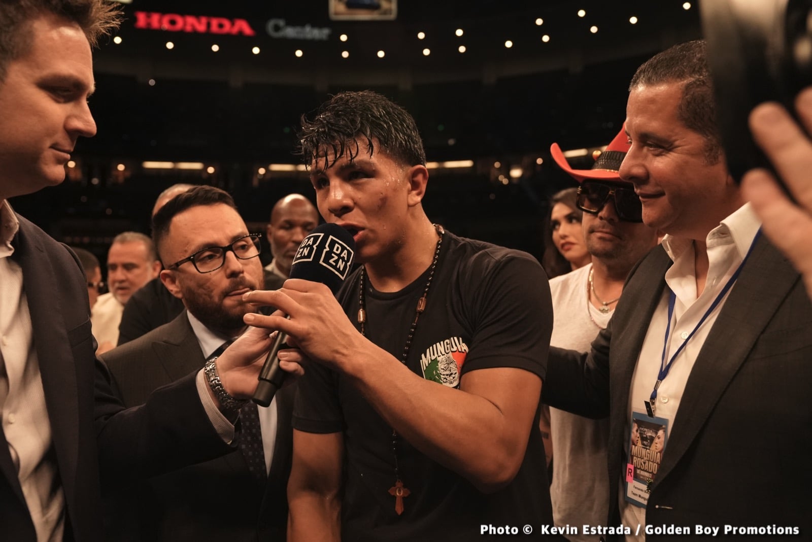 Photos: Munguia outpoints Rosado in war, calls out Golovkin!