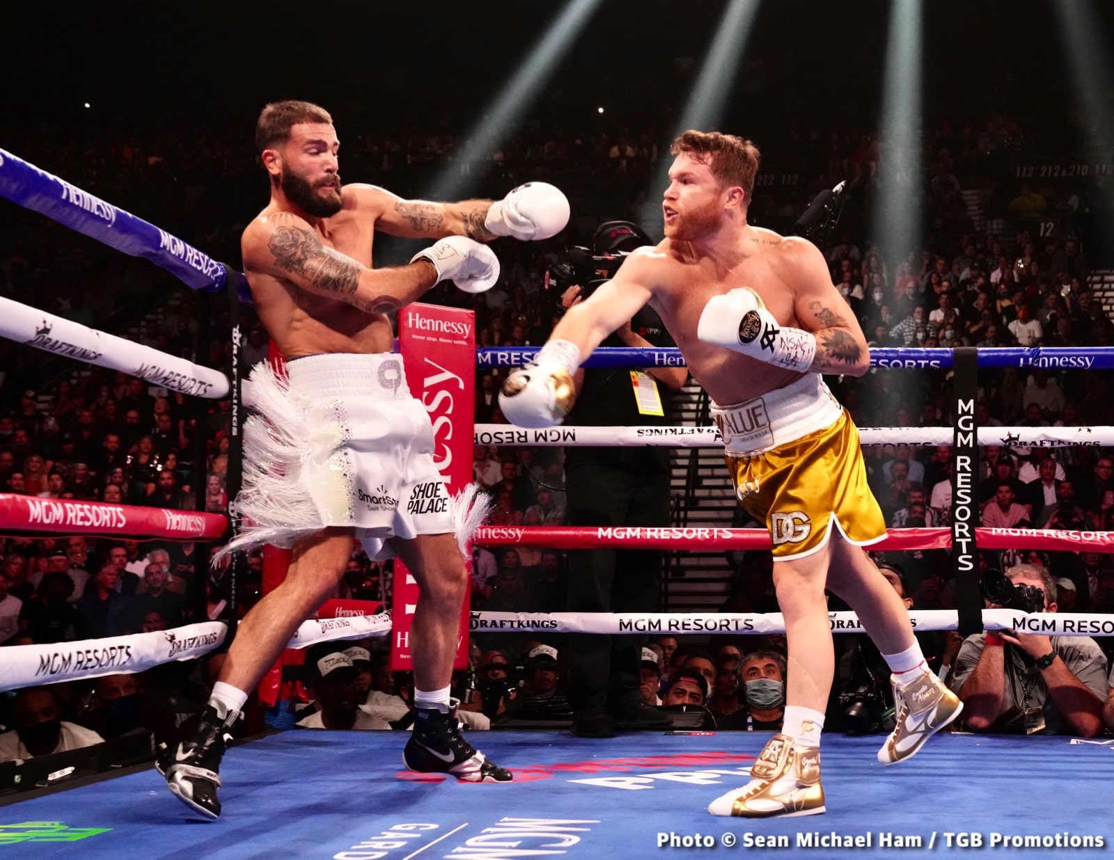 Saul 'Canelo' Alvarez Becomes First Ever Undisputed Super Middleweight Champion With 11th Round Of Caleb Plant - Boxing 24/7