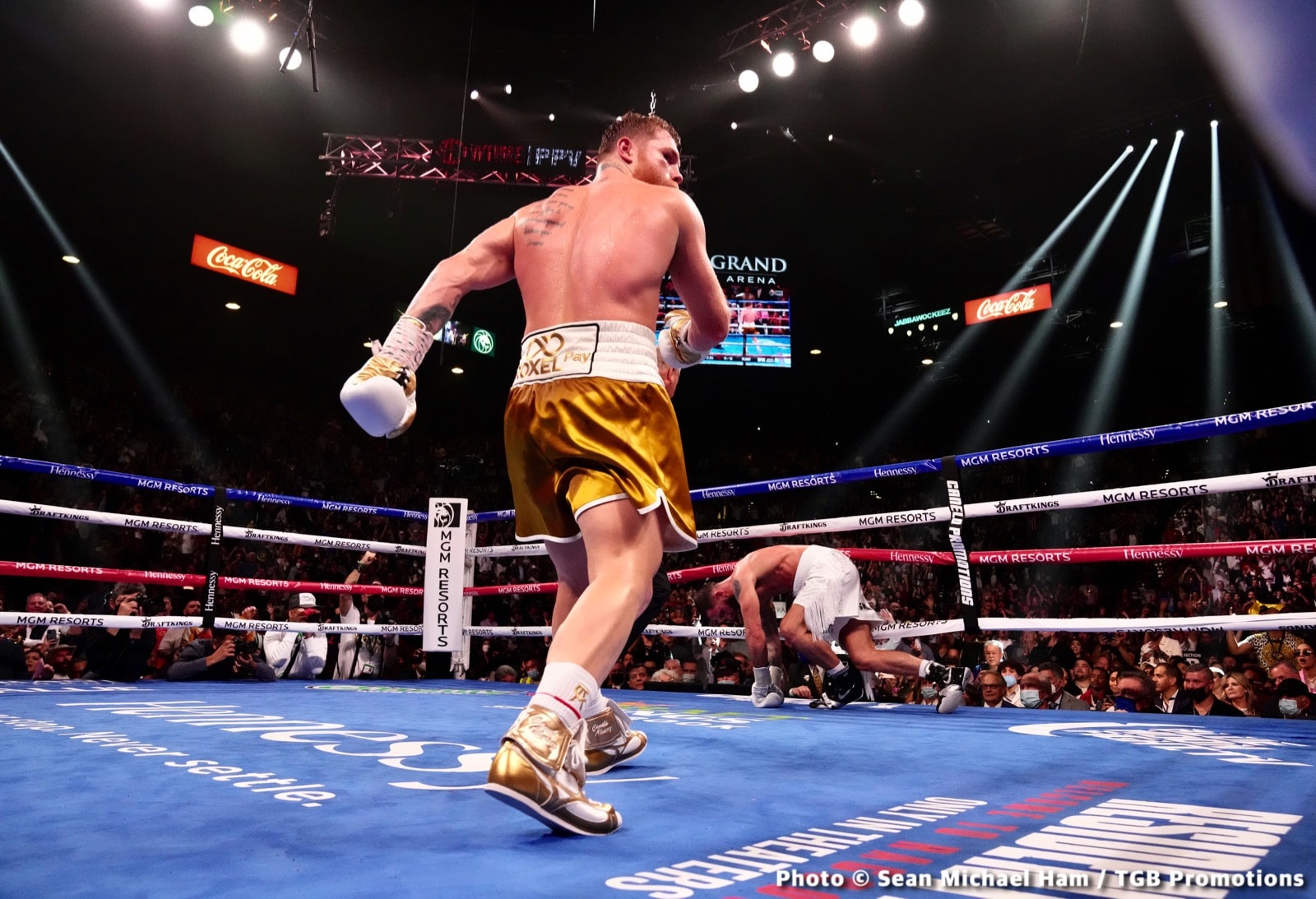 Saul ‘Canelo’ Alvarez becomes first ever undisputed super middleweight champion with 11th round knockout of Caleb Plant