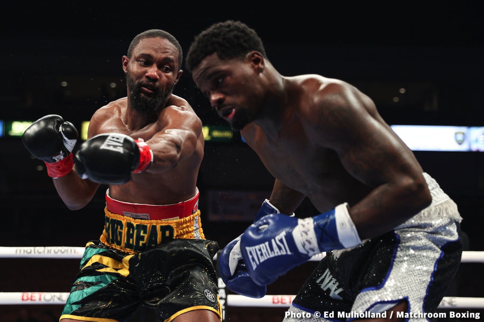 Boxing photo: Demetrius Andrade, Jason Quigley, José Velásquez, Julio Cesar Martinez, McWilliams Arroyo, Murodjon Akhmadaliev image Andrade slaughters Quigley in statement fight - Results