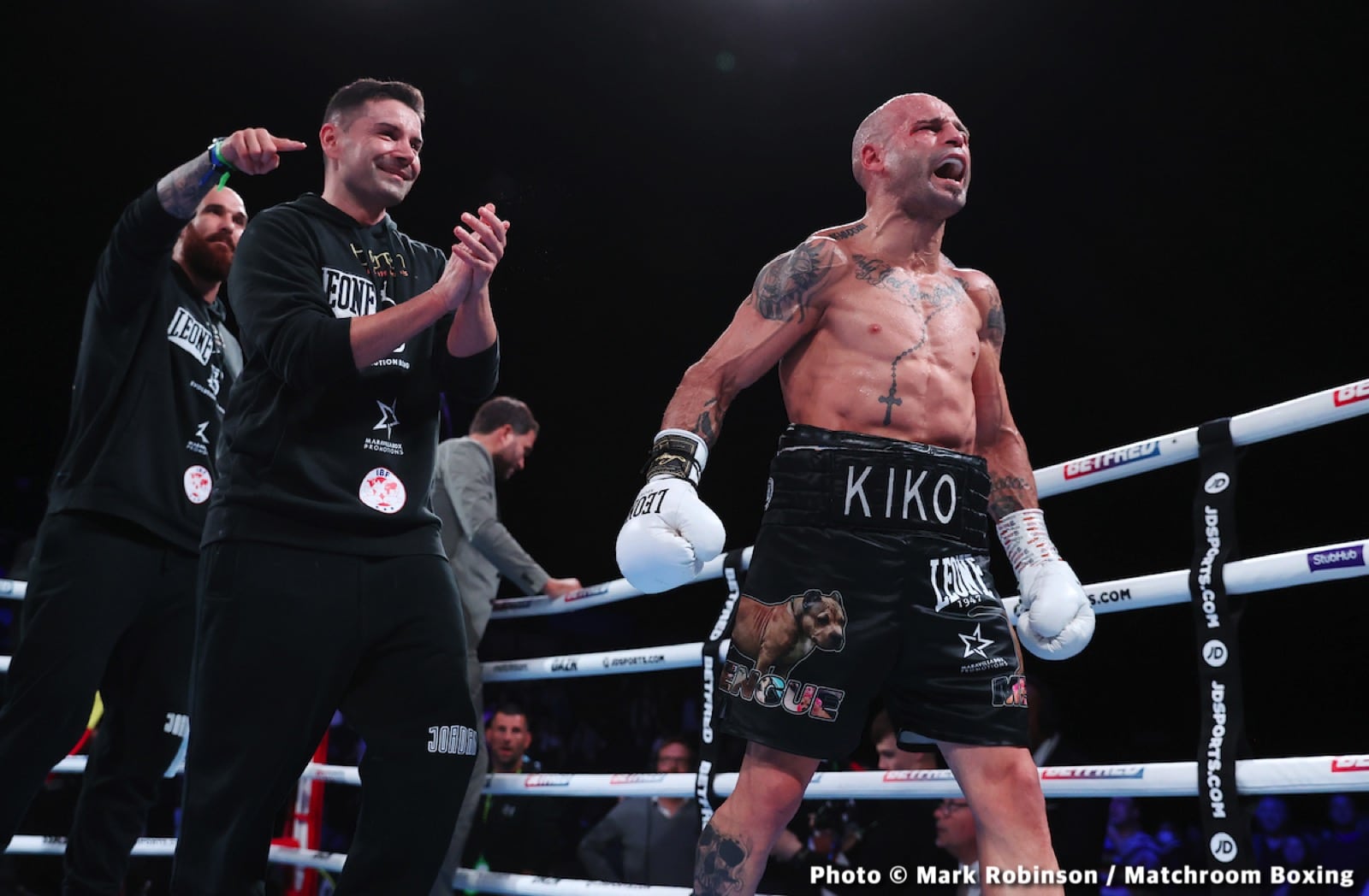 Kiko Martinez knocks out hometown hero Kid Galahad in 6th round