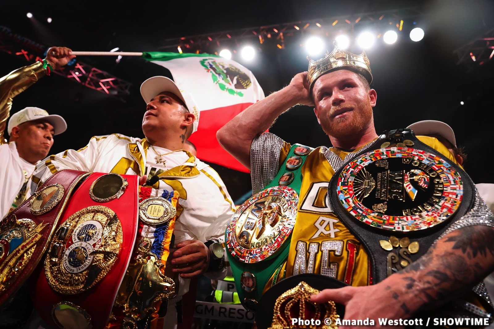 Oscar De La Hoya boxing image / photo