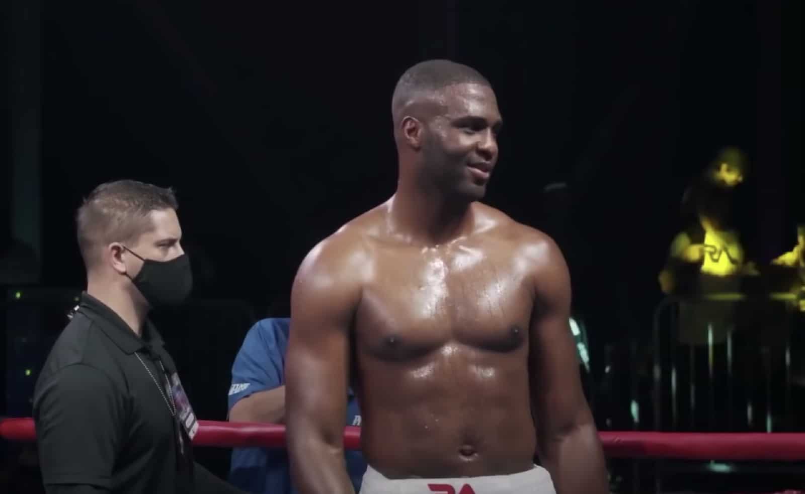 Unbeaten Nigerian Heavyweight Hope Raphael Akpejiori Improves To 13-0(13)