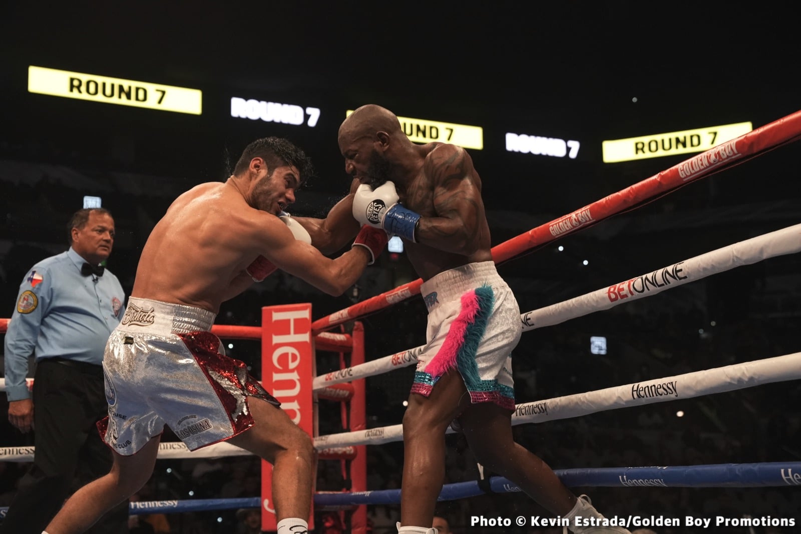 Gilberto Ramirez, Yunieski Gonzalez boxing image / photo