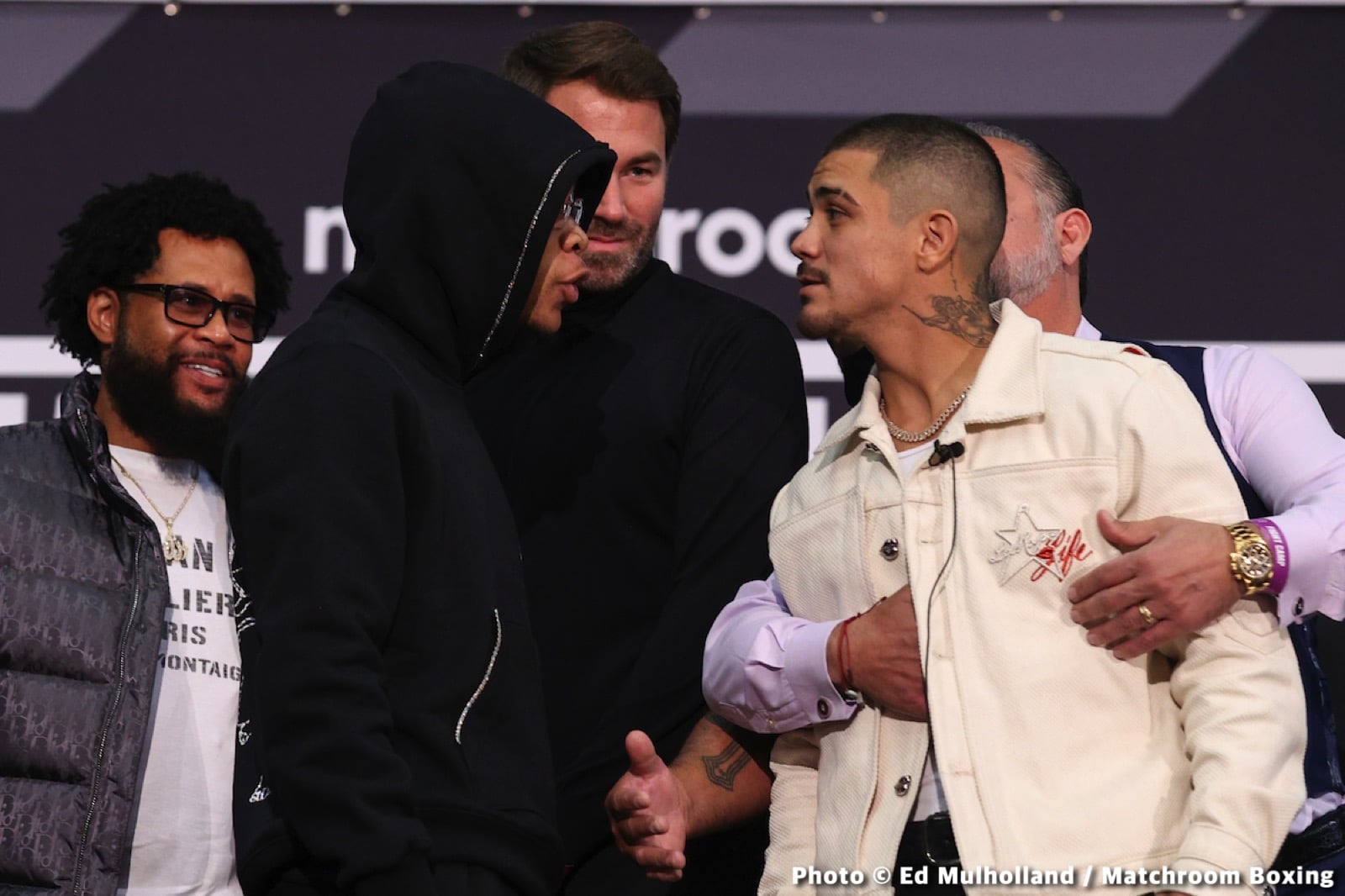 Haney struggling to make weight says Golden Boy matchmaker Roberto Diaz