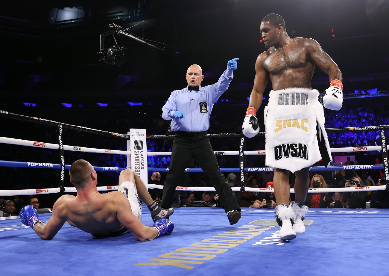 Vasily Lomachenko vs. Richard Commey - LIVE action results from New York