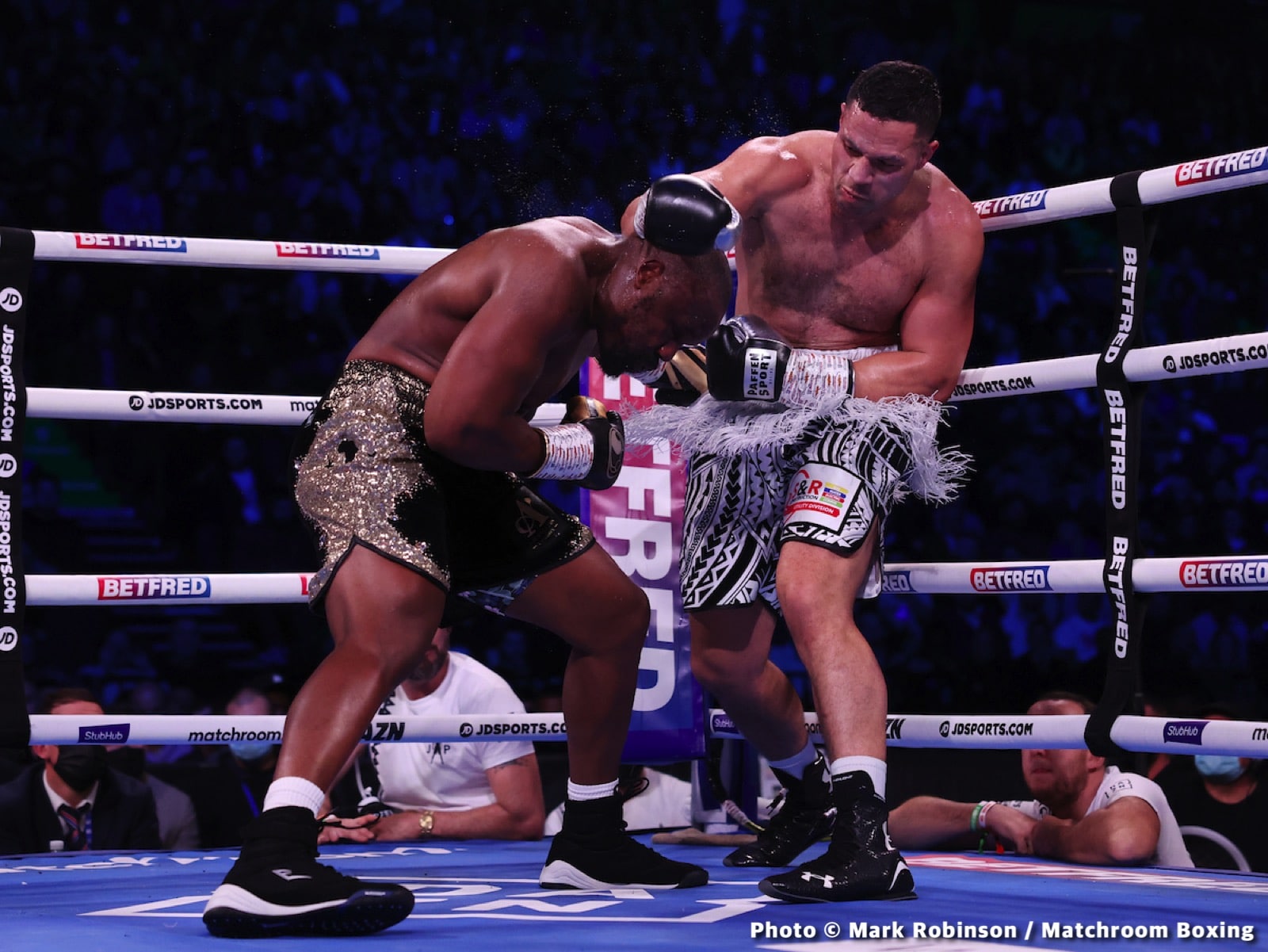 Boxing photo: Alen Babic, Bruno Tarimo, Derek Chisora, Jack Cullen, Joseph Parker, Kevin Lele Sadjo, Zelfa Barrett image Parker - Chisora 2 - LIVE action results from Manchester