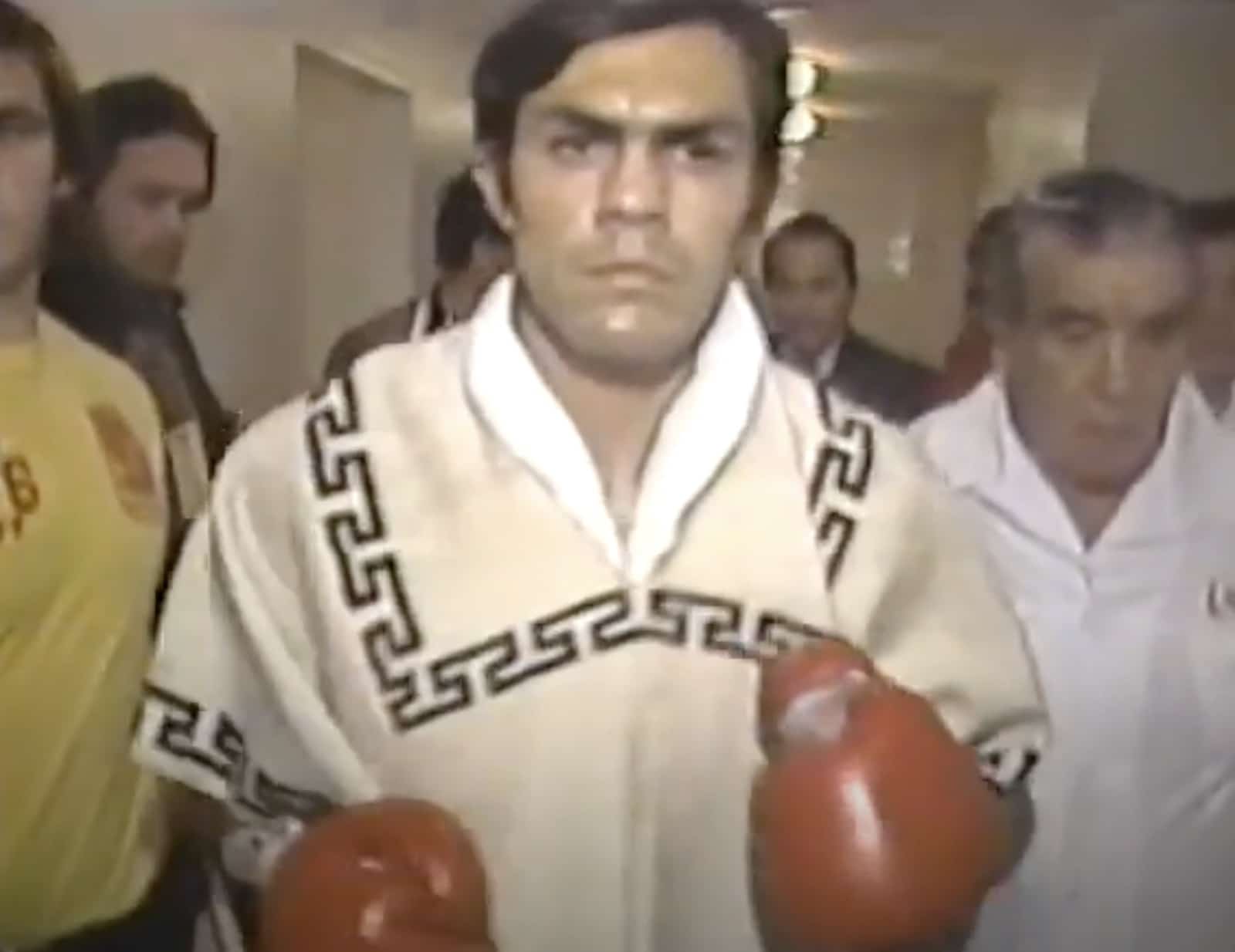 On This Day: Jose “Pipino” Cuevas Destroys Angel Espada To Become Welterweight Champ At Age 18!
