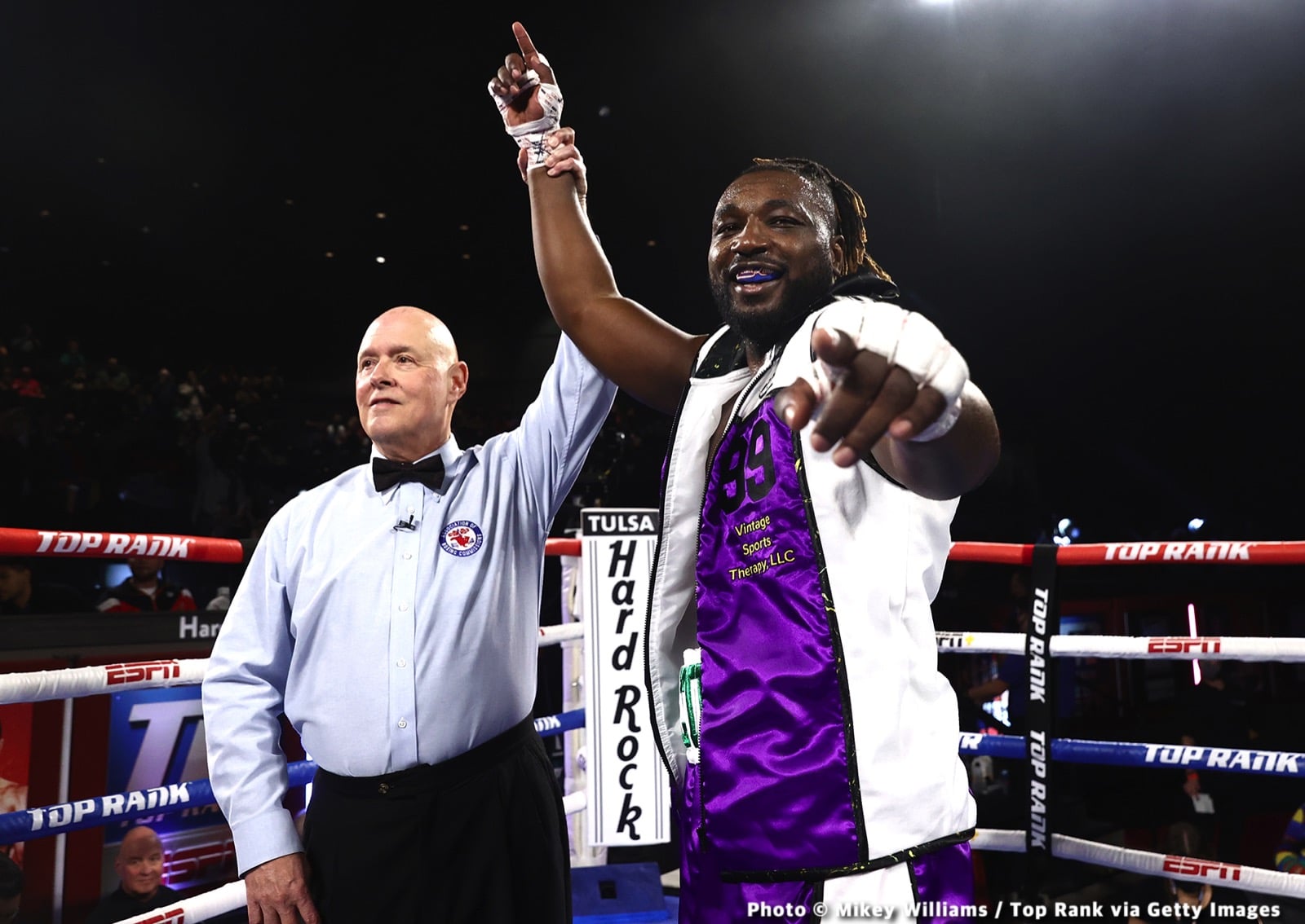Conceição beats Martinez, Cabrera Decisions Giron - Boxing Results