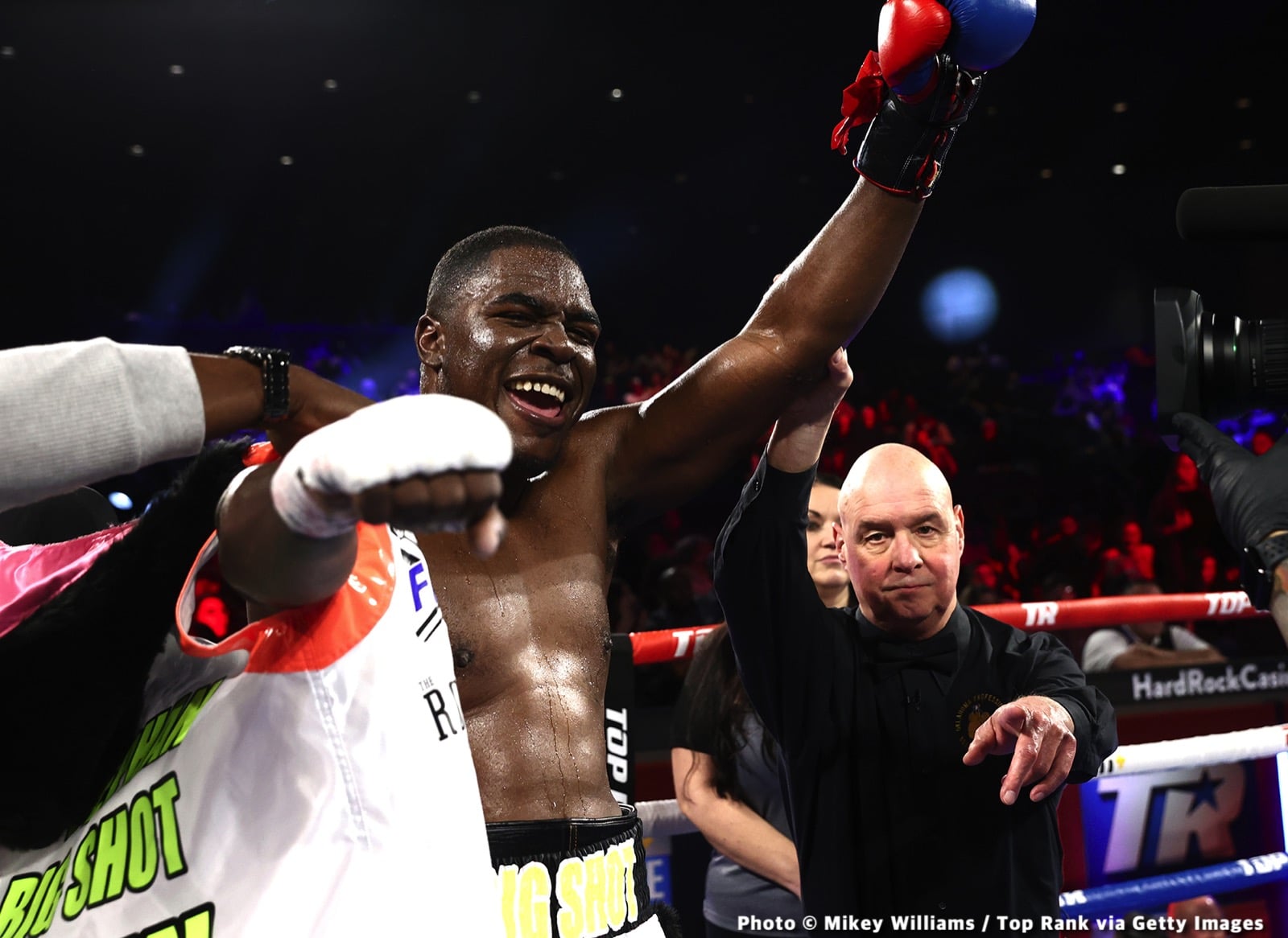 Conceição beats Martinez, Cabrera Decisions Giron - Boxing Results
