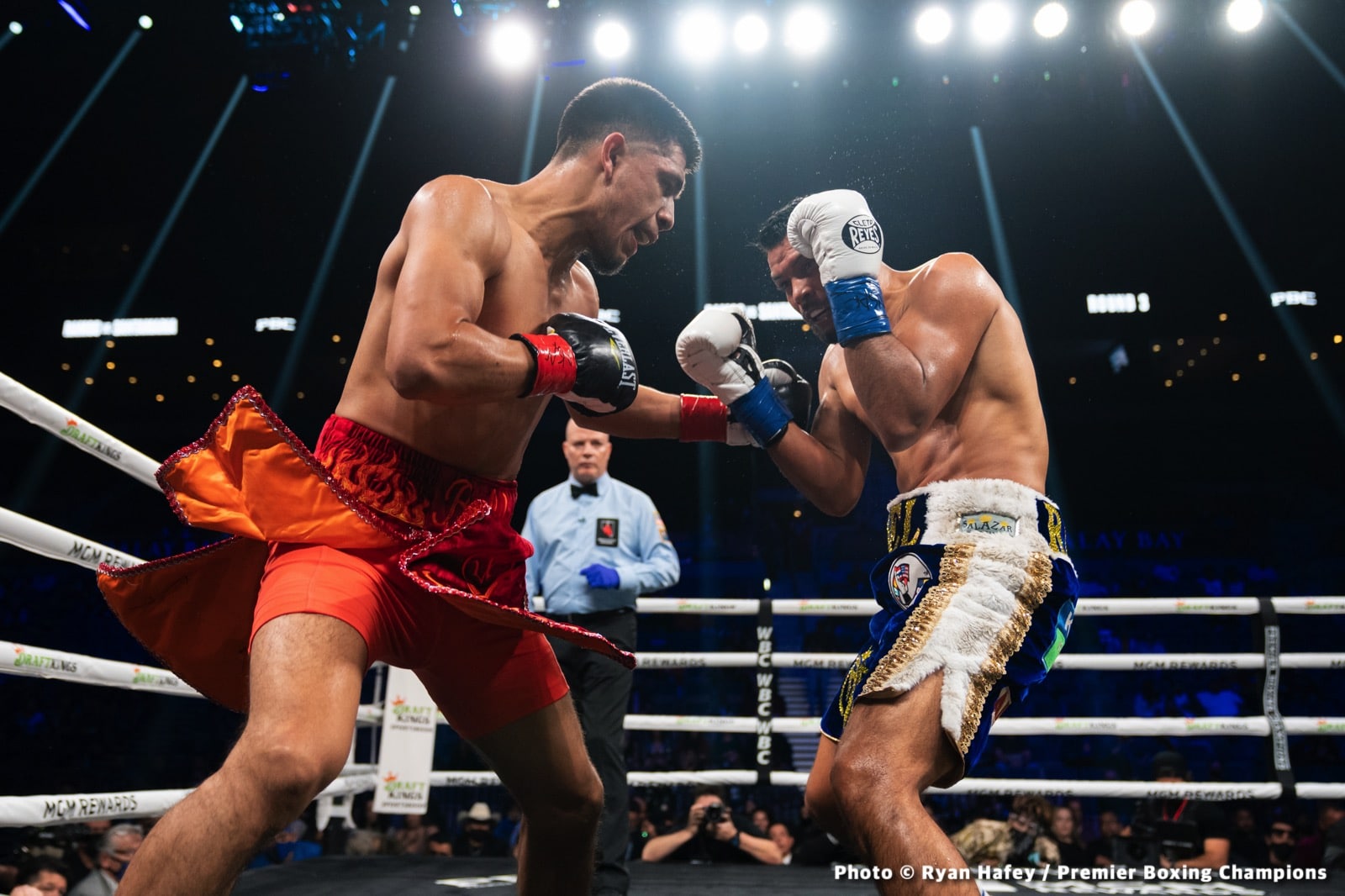 Photos: Thurman defeats Barrios, Santa Cruz Dominates Carbajal