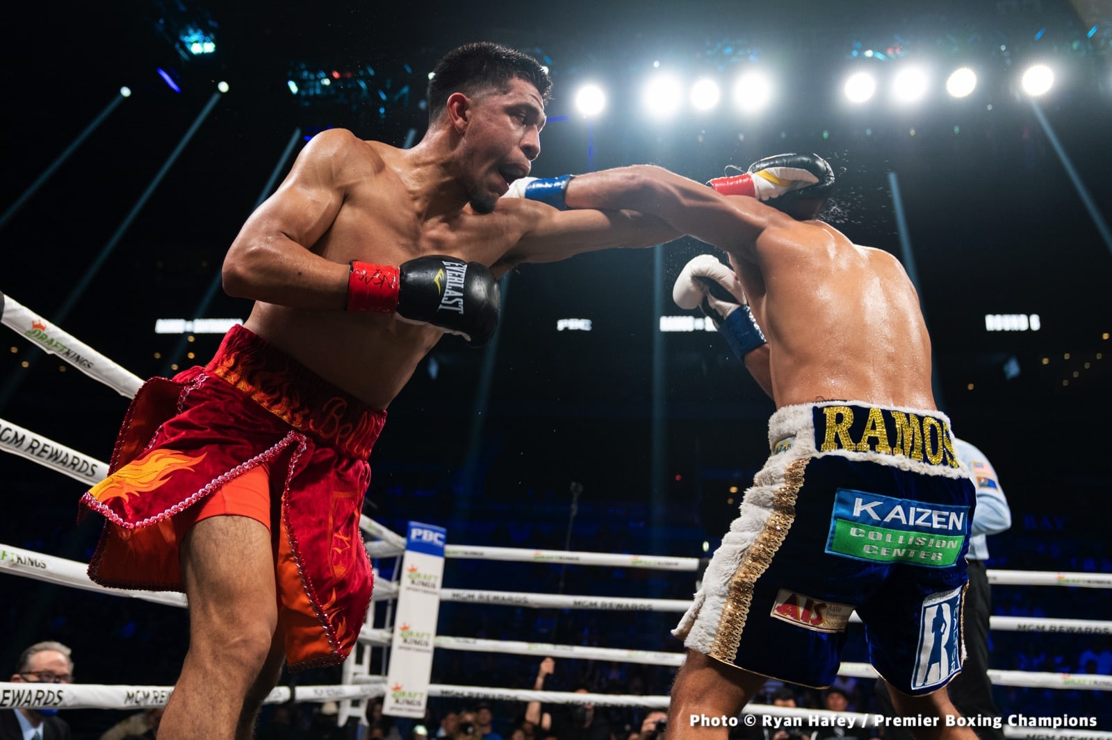 Photos: Thurman defeats Barrios, Santa Cruz Dominates Carbajal