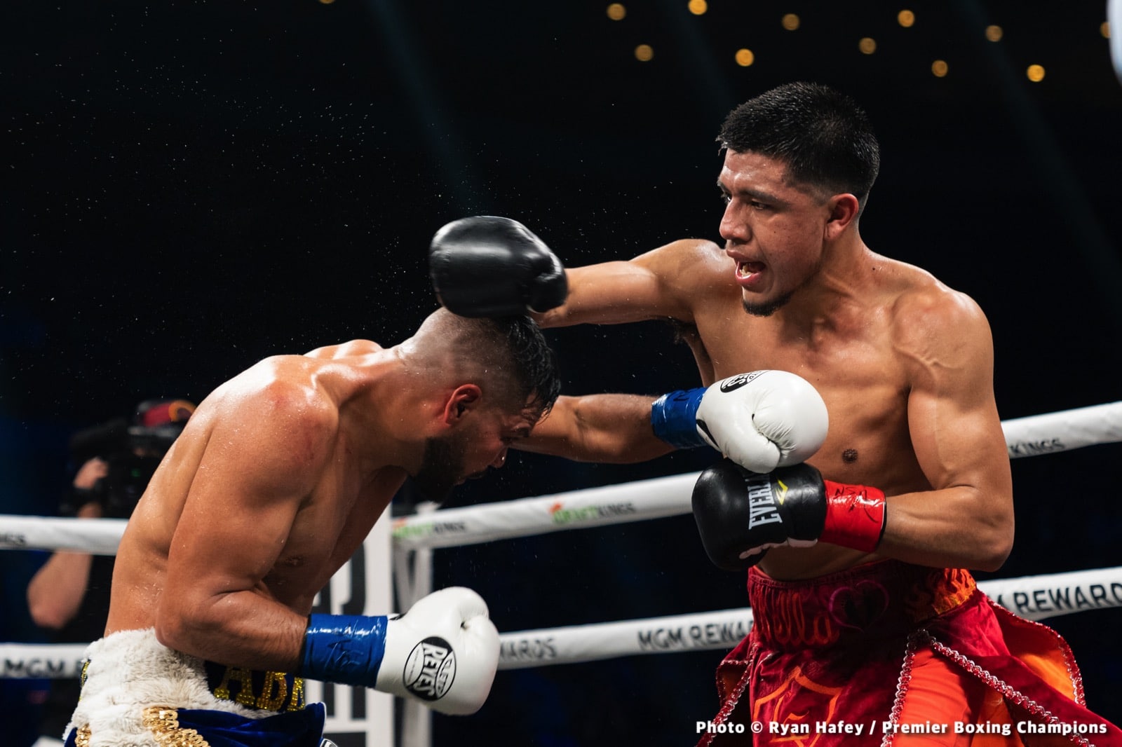 Photos: Thurman defeats Barrios, Santa Cruz Dominates Carbajal