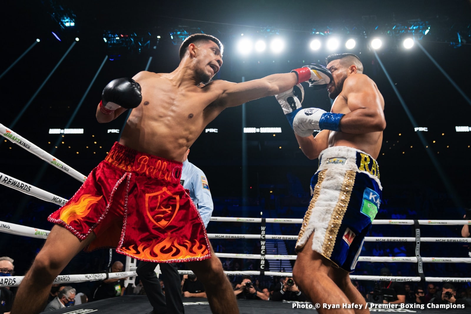 Photos: Thurman defeats Barrios, Santa Cruz Dominates Carbajal