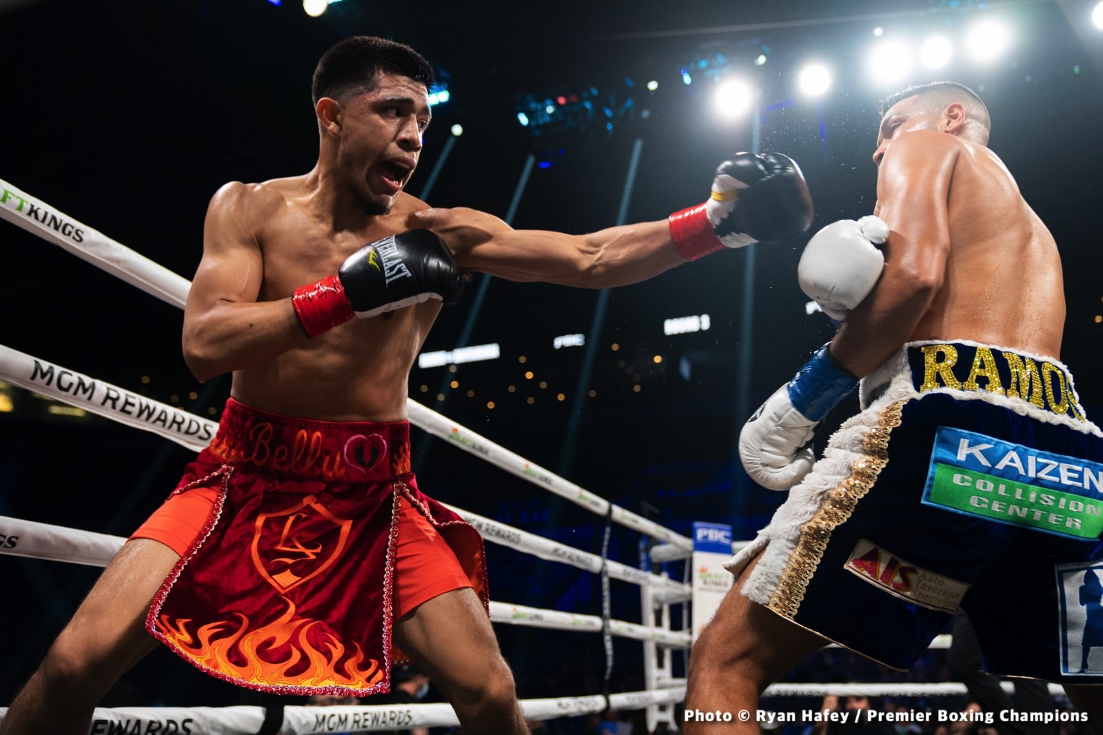 Photos: Thurman defeats Barrios, Santa Cruz Dominates Carbajal
