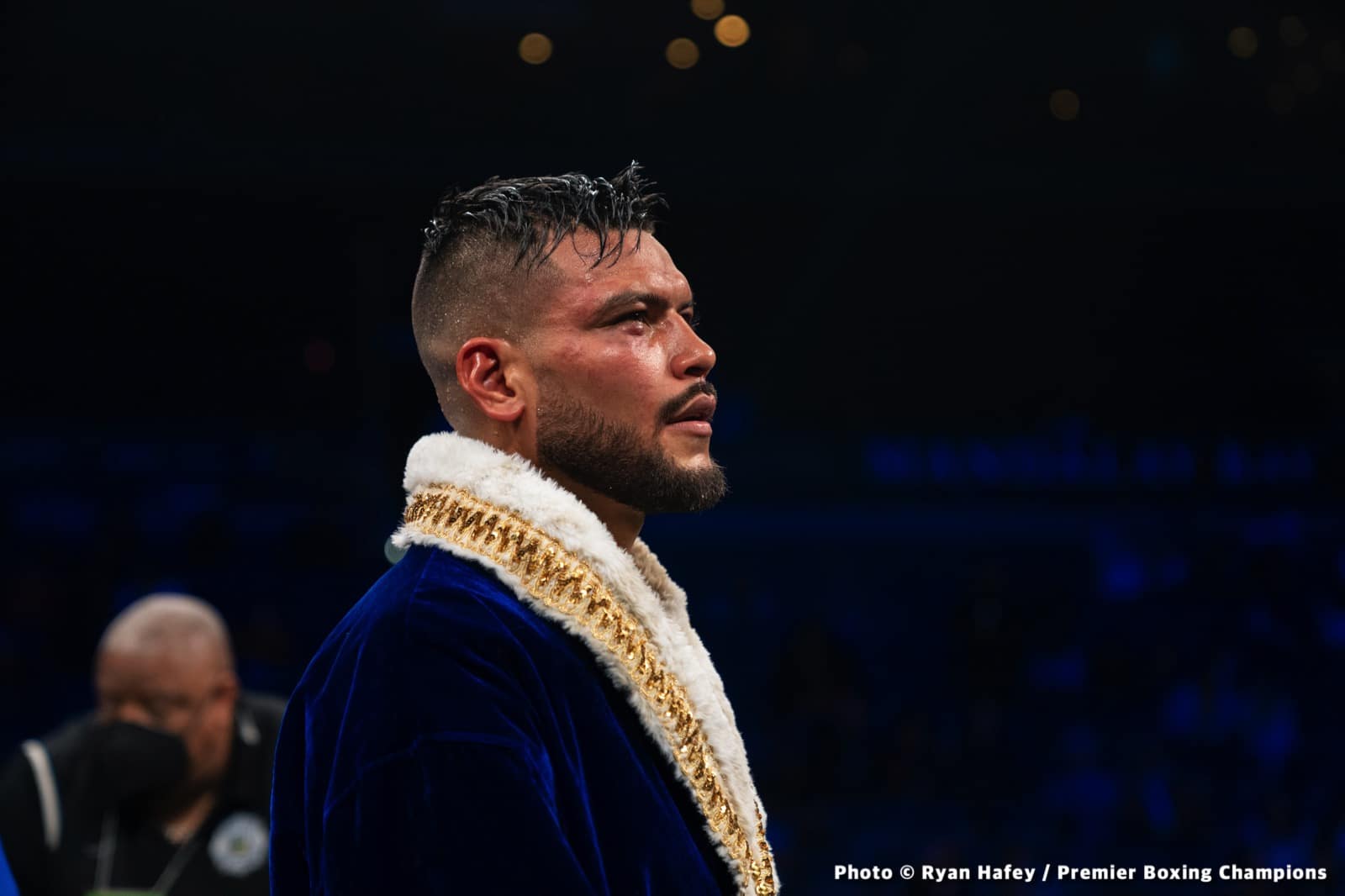 Photos: Thurman defeats Barrios, Santa Cruz Dominates Carbajal