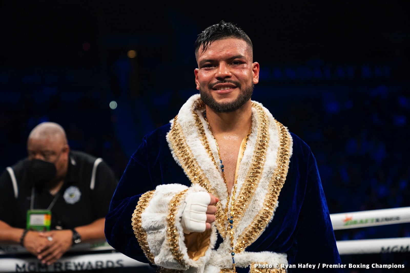 Photos: Thurman defeats Barrios, Santa Cruz Dominates Carbajal