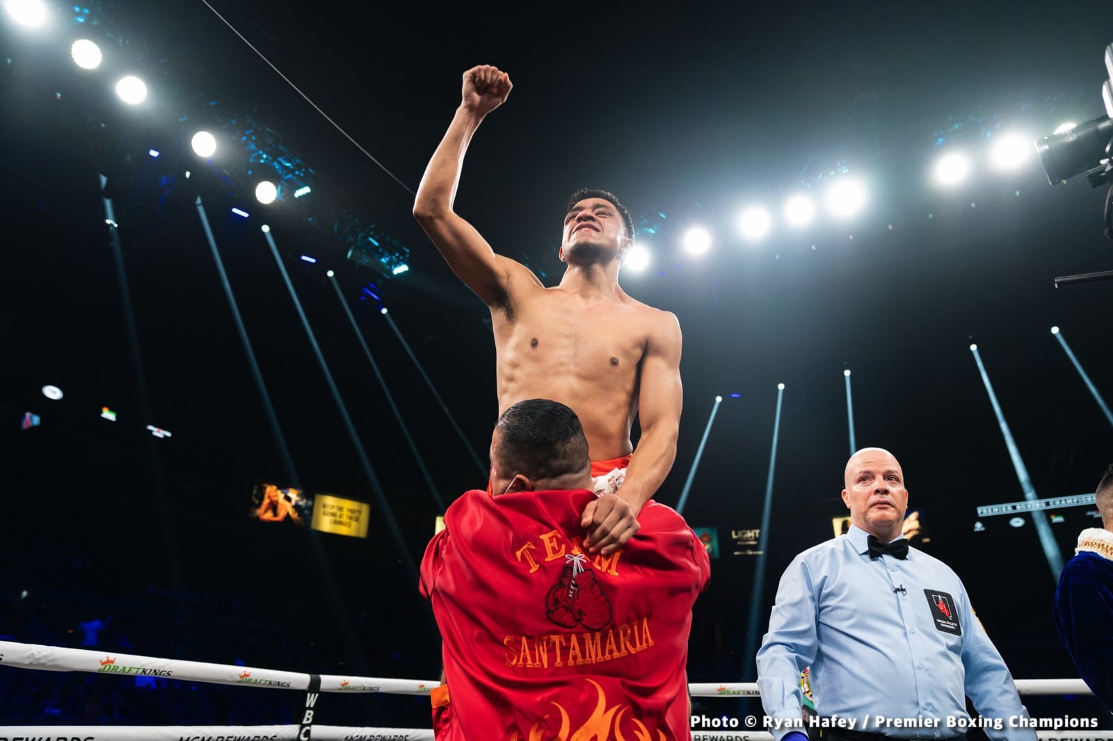 Photos: Thurman defeats Barrios, Santa Cruz Dominates Carbajal