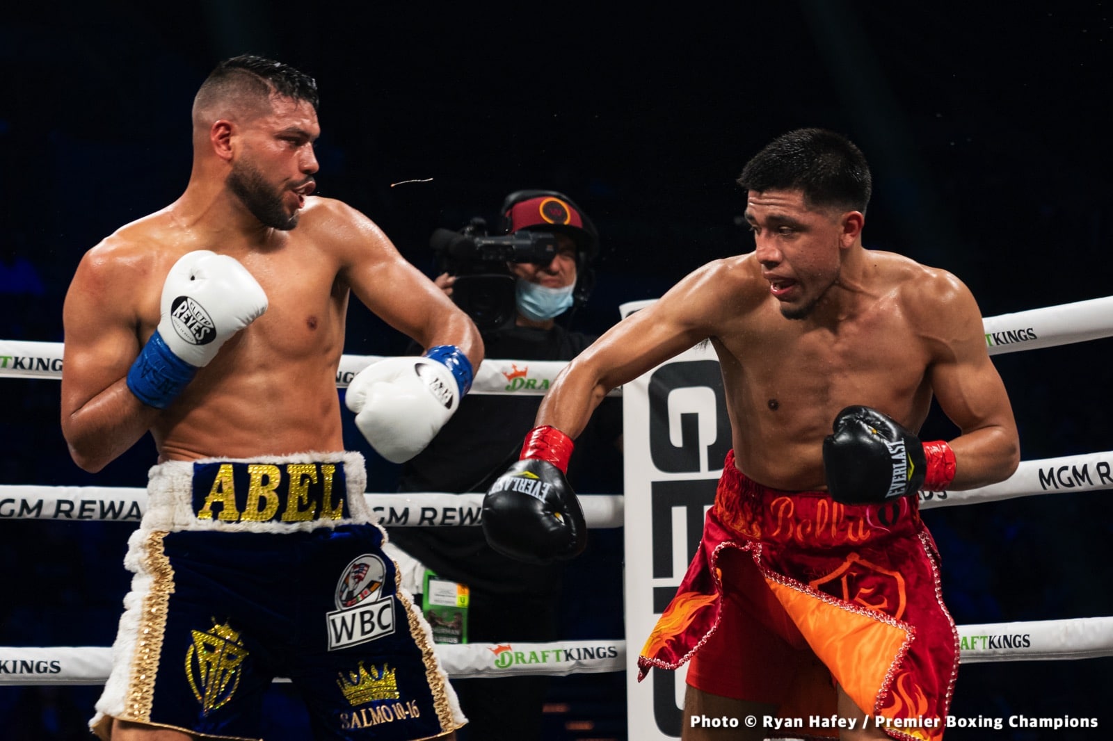 Photos: Thurman defeats Barrios, Santa Cruz Dominates Carbajal
